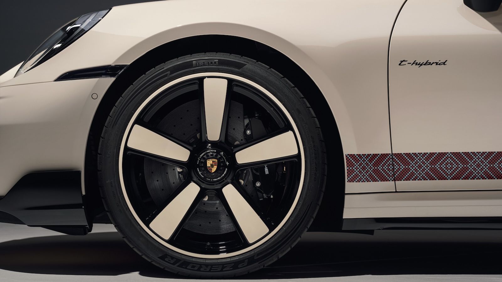 Porsche 911 Turbo S Sadu Edition: Συλλεκτική έκδοση που τιμά την παράδοση του Κουβέιτ