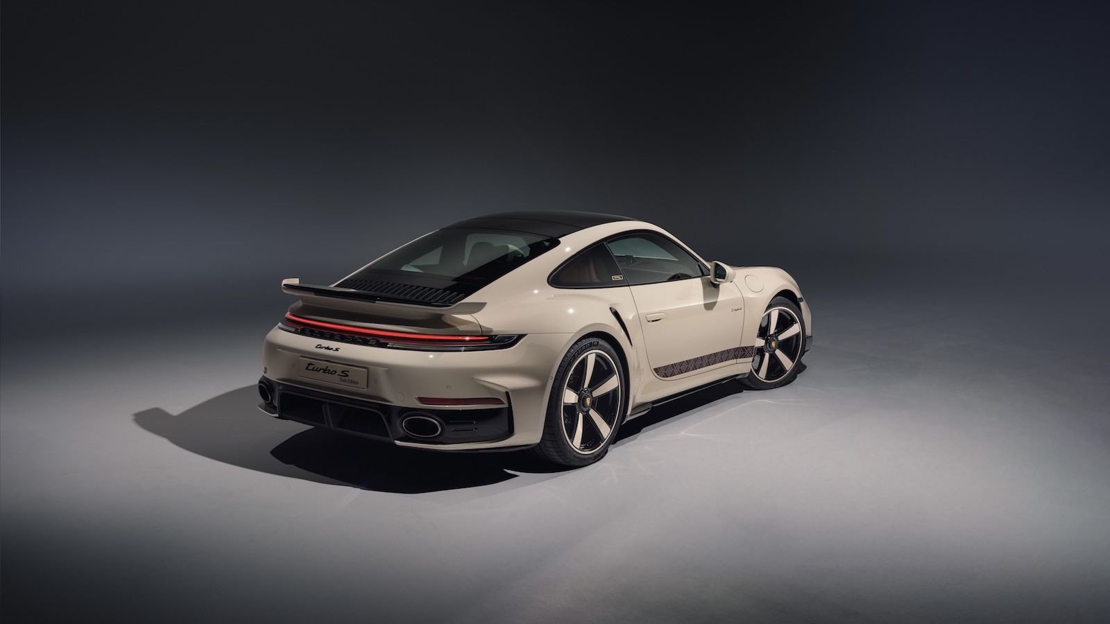 Porsche 911 Turbo S Sadu Edition: Συλλεκτική έκδοση που τιμά την παράδοση του Κουβέιτ