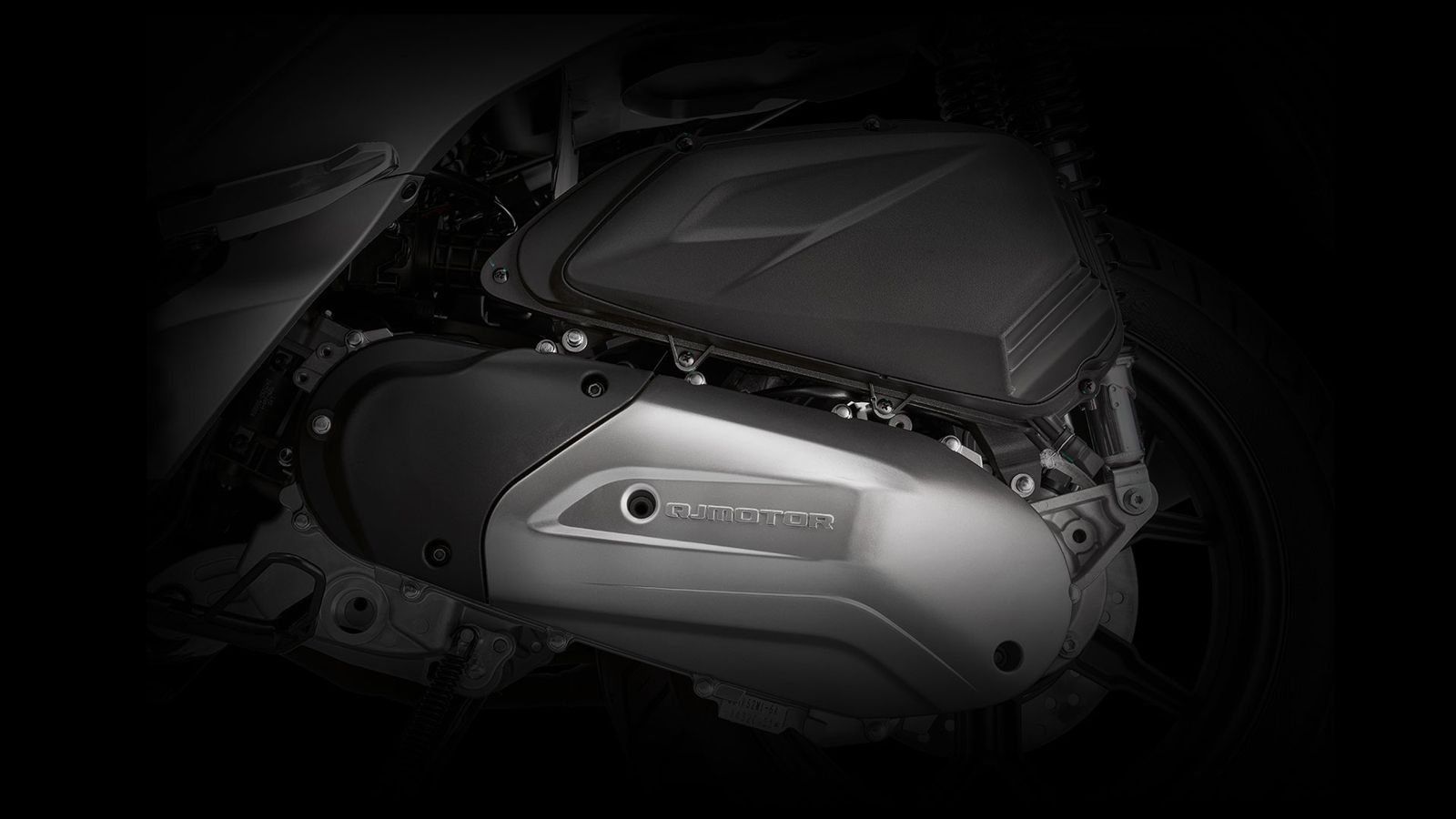 QJMOTOR FORT 125N: 15 ίπποι, ενισχυμένη ροπή στην επιτάχυνση και full τεχνολογία