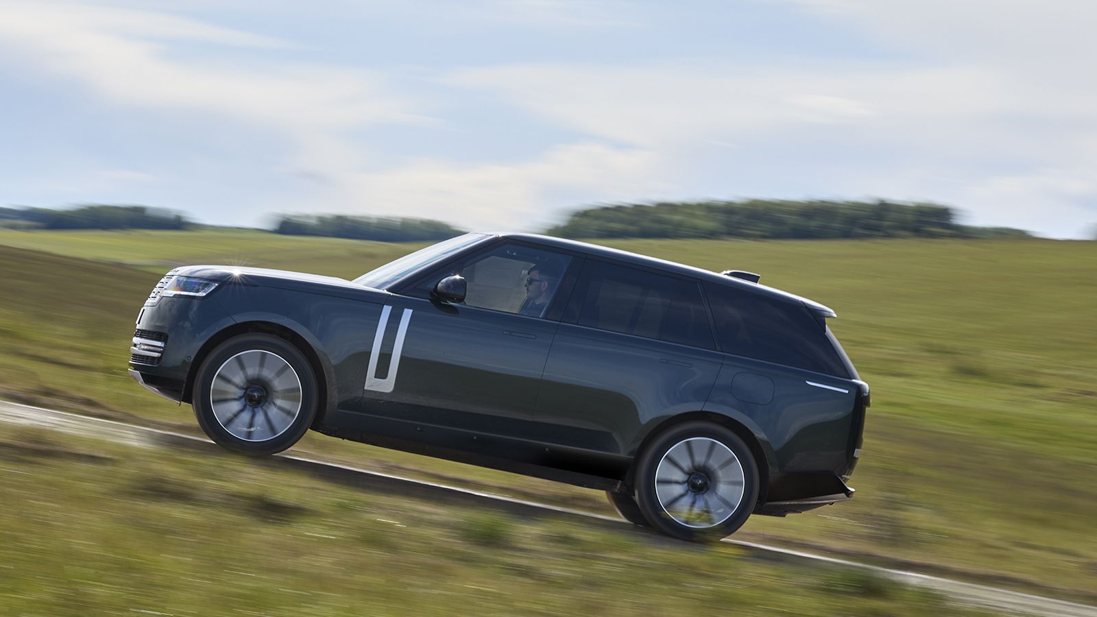 Range Rover Electric: Έφτασε με 550 άλογα και 600 χλμ. αυτονομία