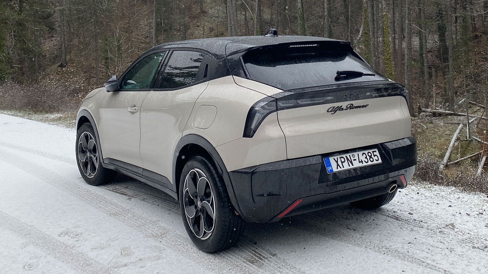 Η τετρακίνηση στην Alfa Romeo Junior μπαίνει αυτόματα όταν ανιχνευθεί απώλεια πρόσφυσης, όπως σε εκκίνηση στο χιόνι, σε ανάβαση σε σαθρό έδαφος, στην 