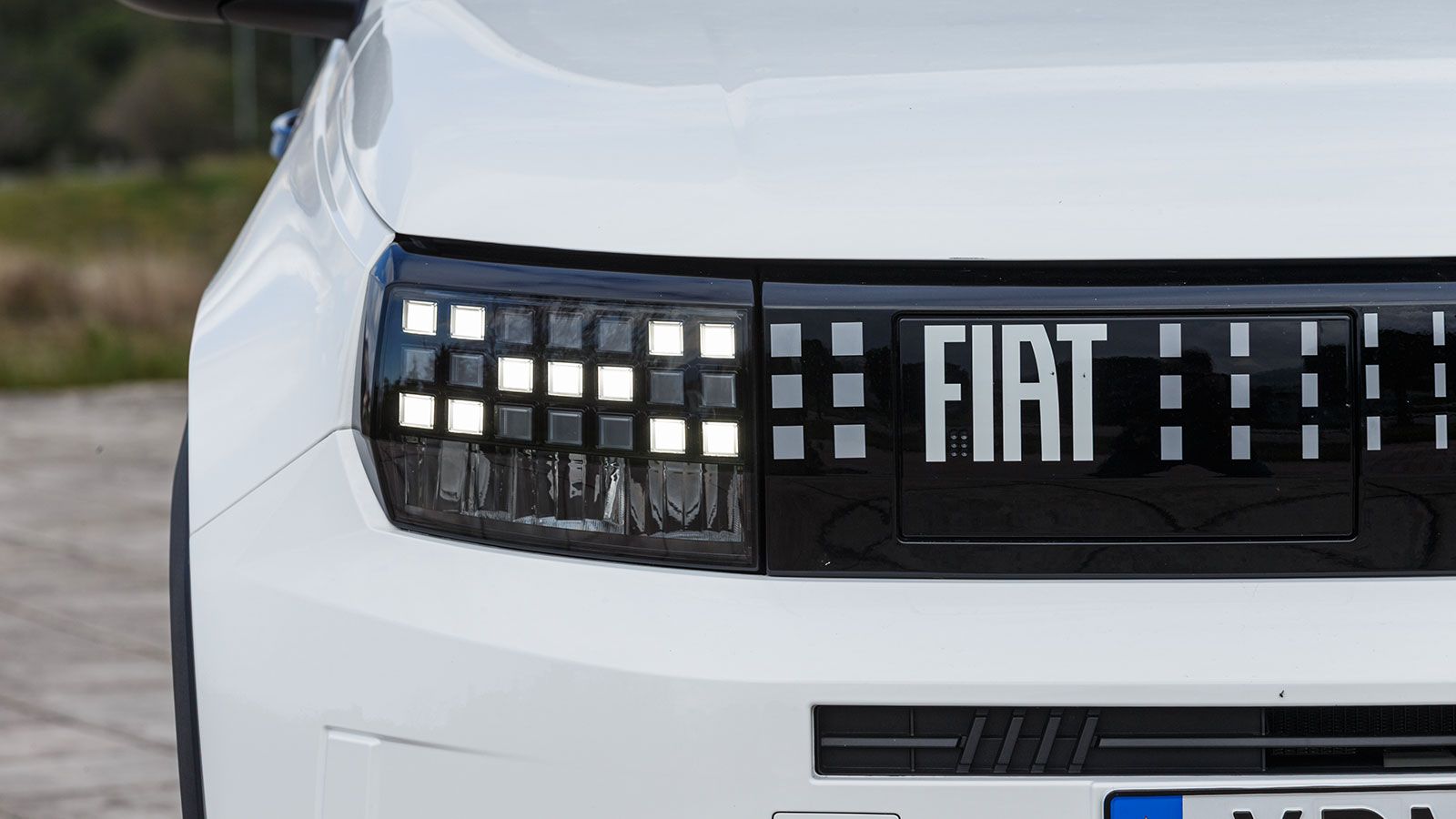 Το Fiat Grande Panda electric έχει κάποια ξεχωριστά σύγχρονα στοιχεία σχεδίασης, όπως τα pixel φώτα.