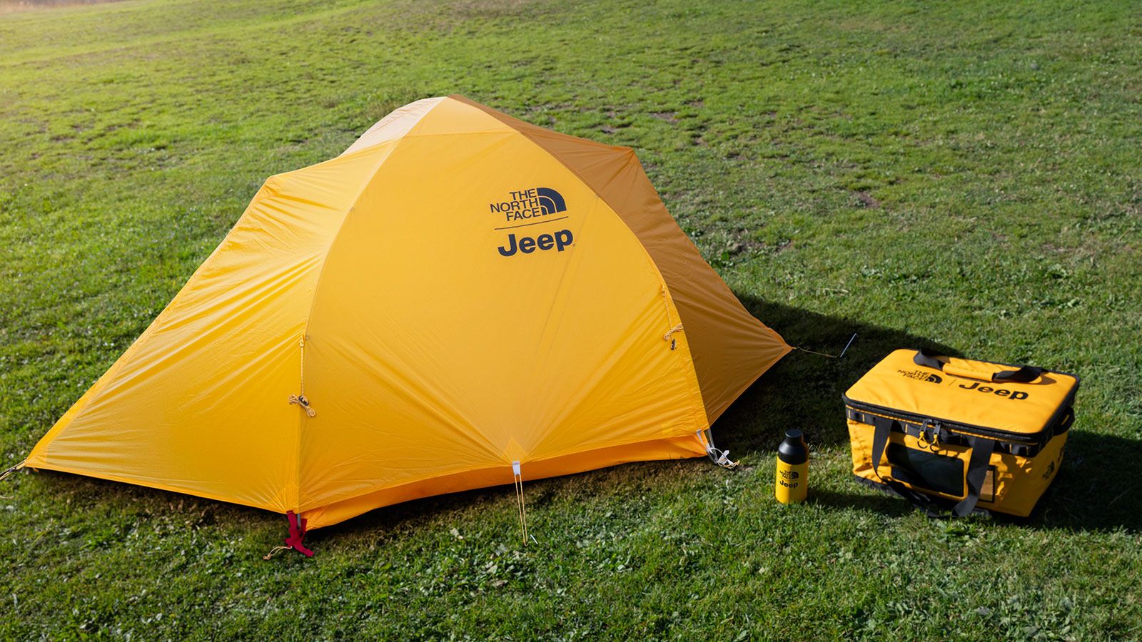 Για τους campers το Avenger προφέρει σκηνή camping, αδιάβροχο σάκο και παγούρι της North Face.