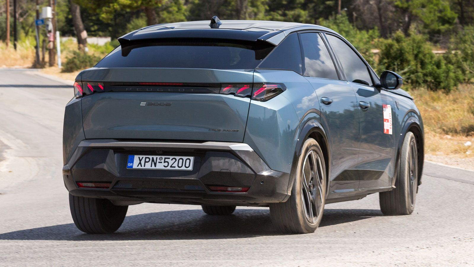 Peugeot e-3008 με 101 kWh: 1 φόρτιση το μήνα & μένουν κάβα 350+ χλμ.