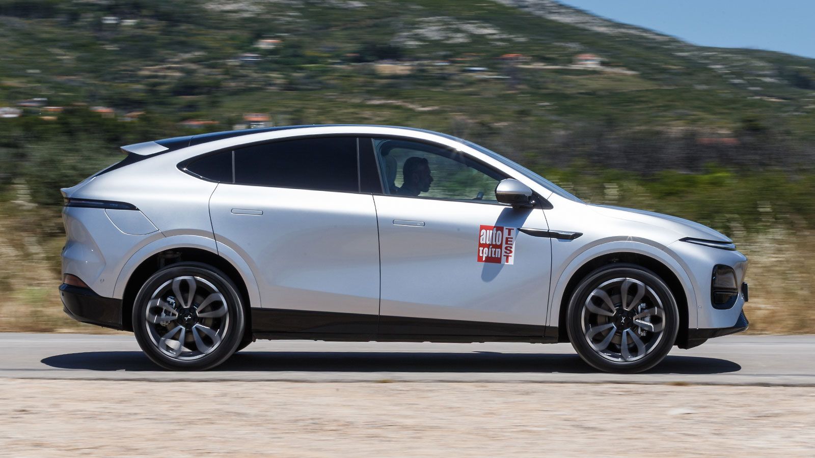 Με πραγματική αυτονομία 440 χλμ. σε μεικτές συνθήκες, το XPeng G6 LR RWD είναι το πιο ταξιδιάρικο μοντέλο της γκάμας του. 