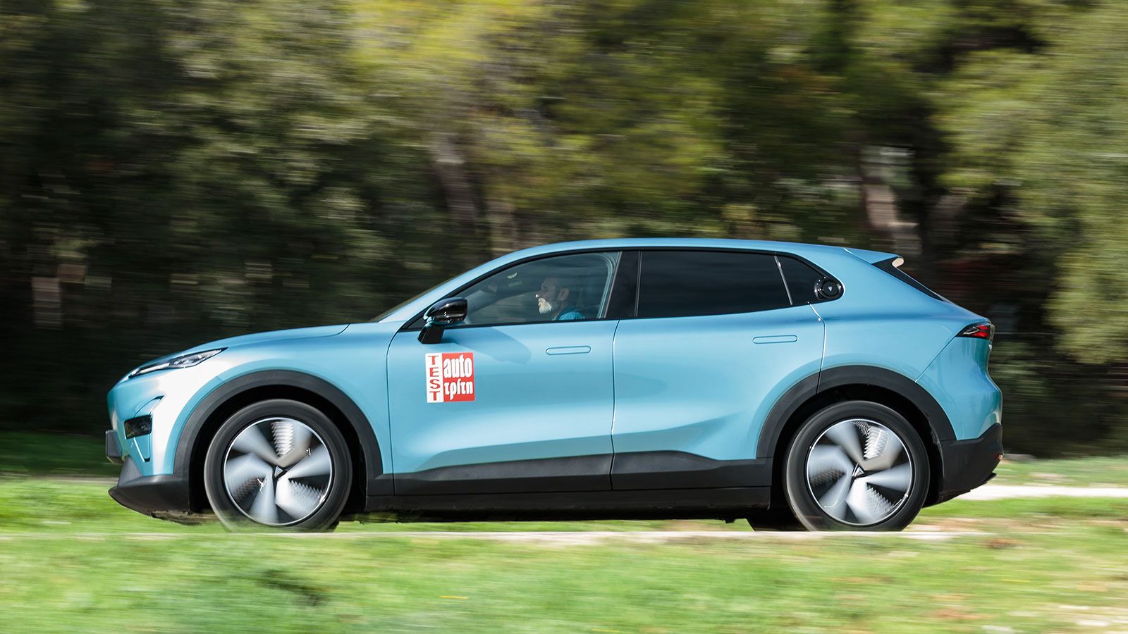 Το Changan Deepal S05 διαθέτει μπαταρία χωρητικότητας 66,8 kWh και προσφέρει έως 400 χλμ. πραγματικής αυτονομίας. 
