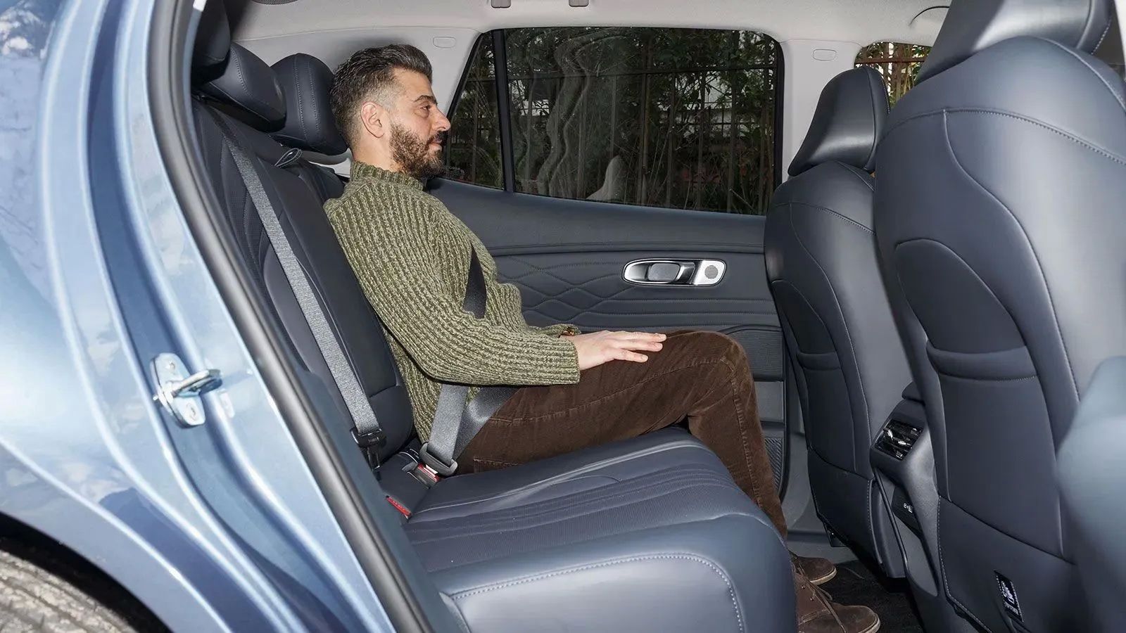 Οι χώροι επιβατών του Geely Starry EM-i είναι από τους καλύτερους που μπορεί να βρει κανείς σε μοντέλο της κατηγορίας.