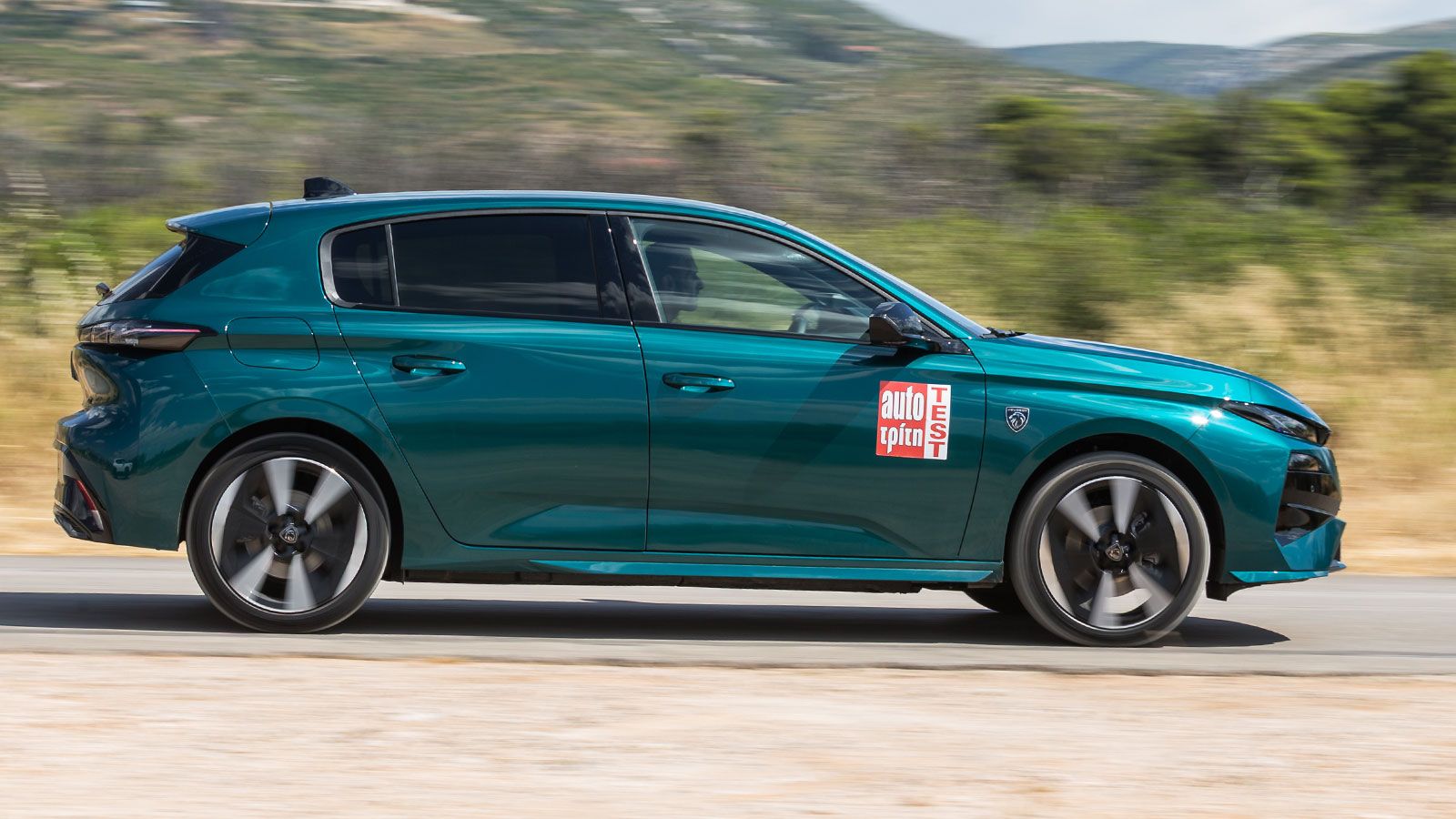 Δοκιμάζουμε το ανανεωμένο Peugeot e-308 των 156 ίππων με την μπαταρία των 58 kWh