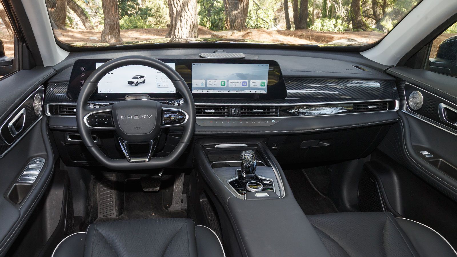 Με τιμή εκκίνησης τις 35.990 ευρώ, το Chery Tiggo 7 Plug-in Hybrid αποτελεί μια από τις πιο value for money επιλογές στην κατηγορία του με επαναφορτιζ