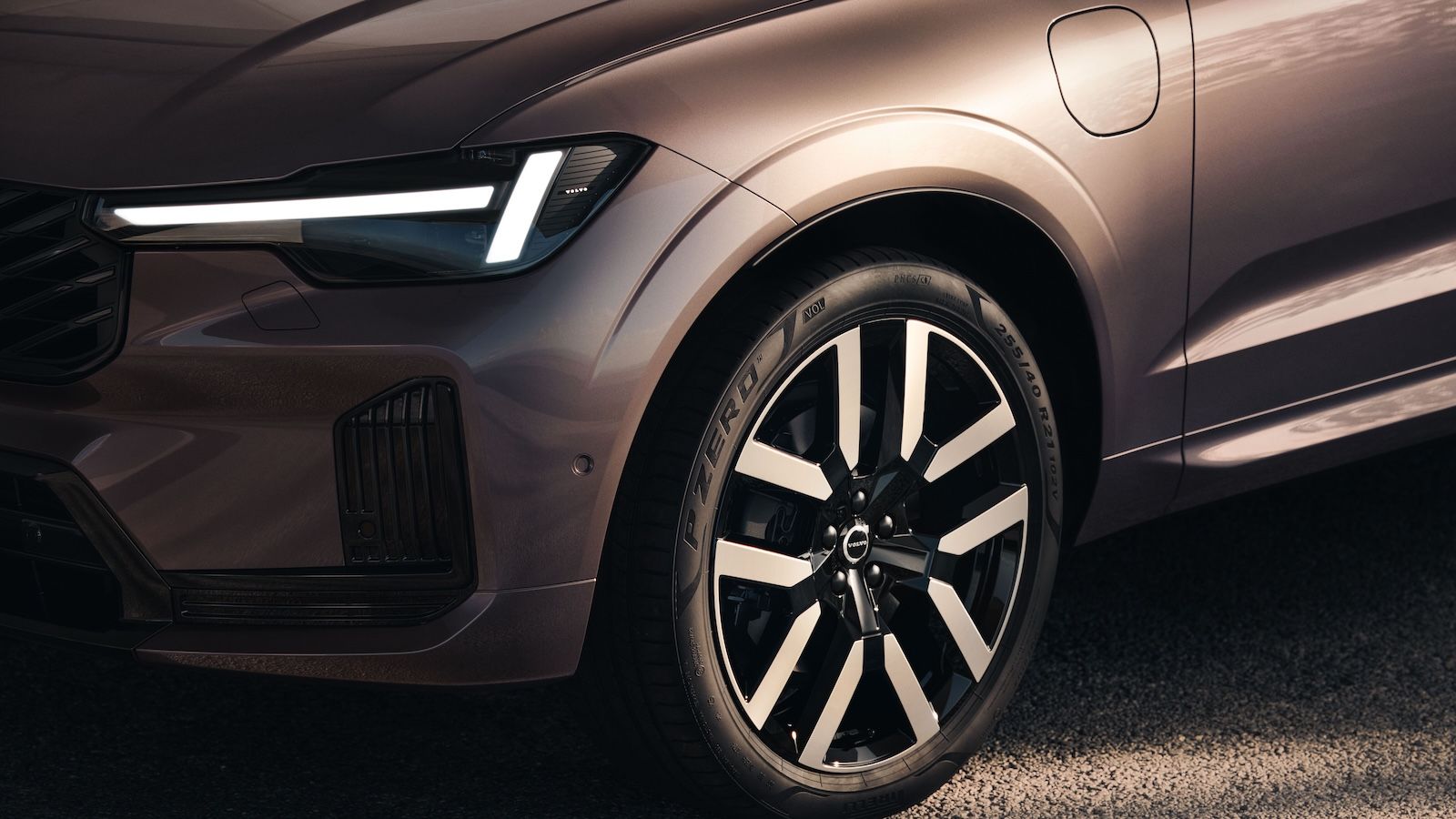 Volvo XC60 & XC90: Νέα Plug-in υβριδικά με μπαταρία μικρού ηλεκτρικού