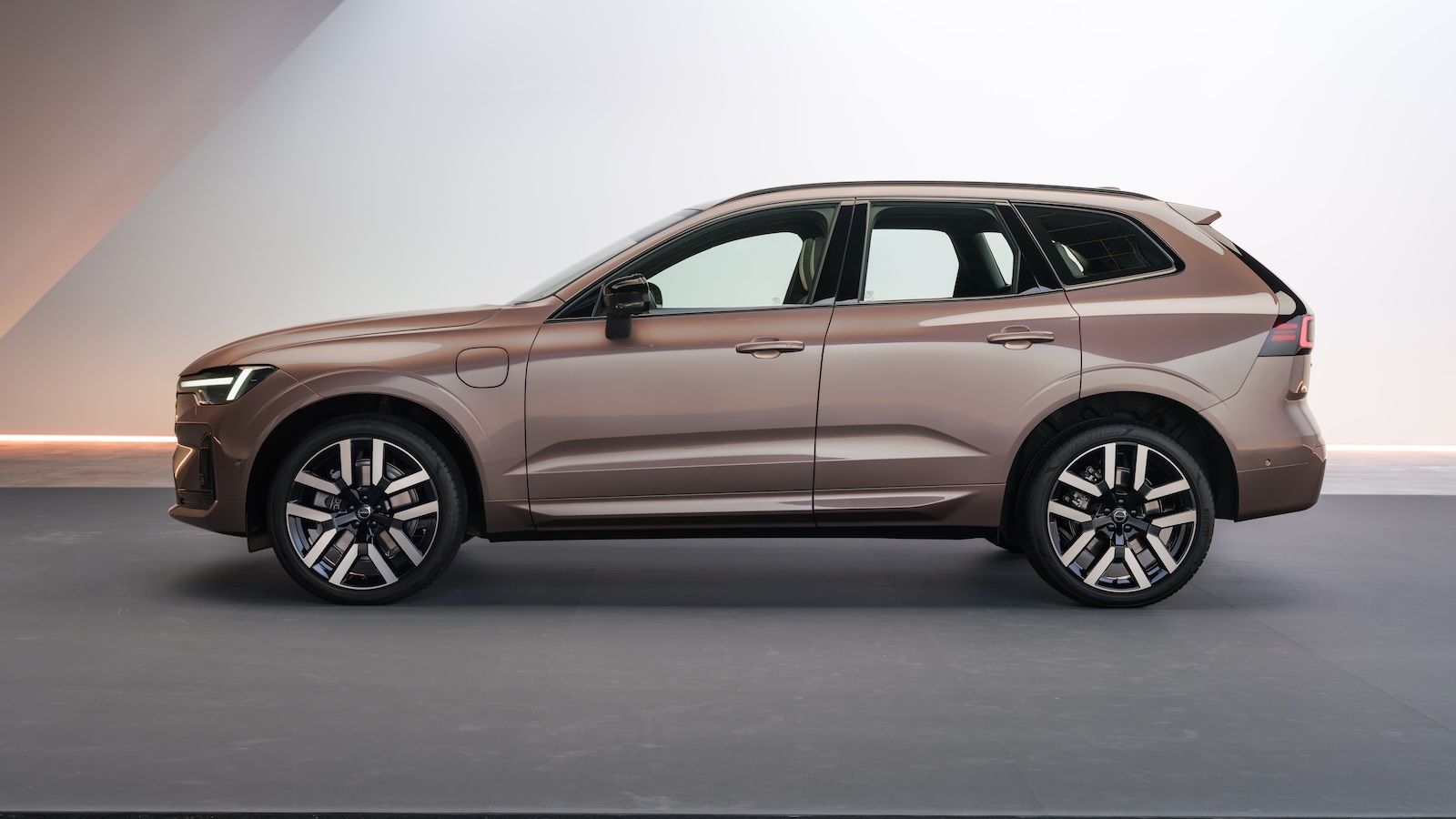 Volvo XC60 & XC90: Νέα Plug-in υβριδικά με μπαταρία μικρού ηλεκτρικού