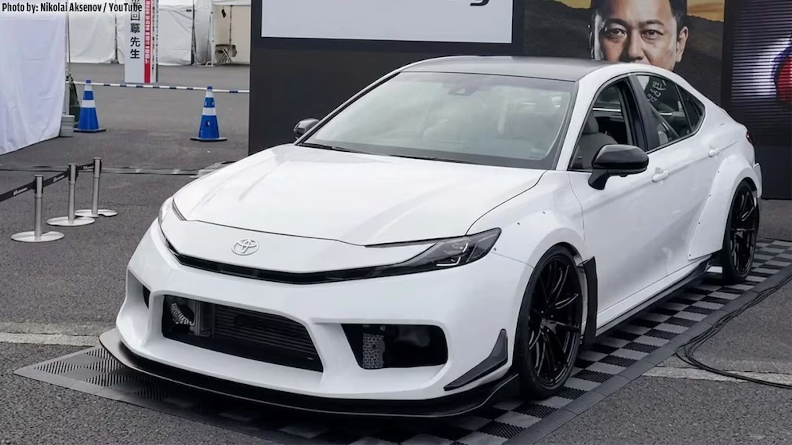 H Toyota Gazoo Racing αποκάλυψε ένα Camry 700 αλόγων και 7 κυλίνδρους