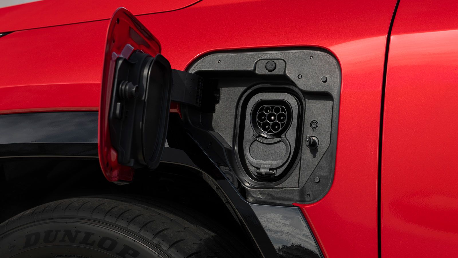 Από την έκδοση Edition Plus το PHEV Toyota RAV4 υποστηρίζει μεγαλύτερη ταχύτητα φόρτισης (DC 50 kW).