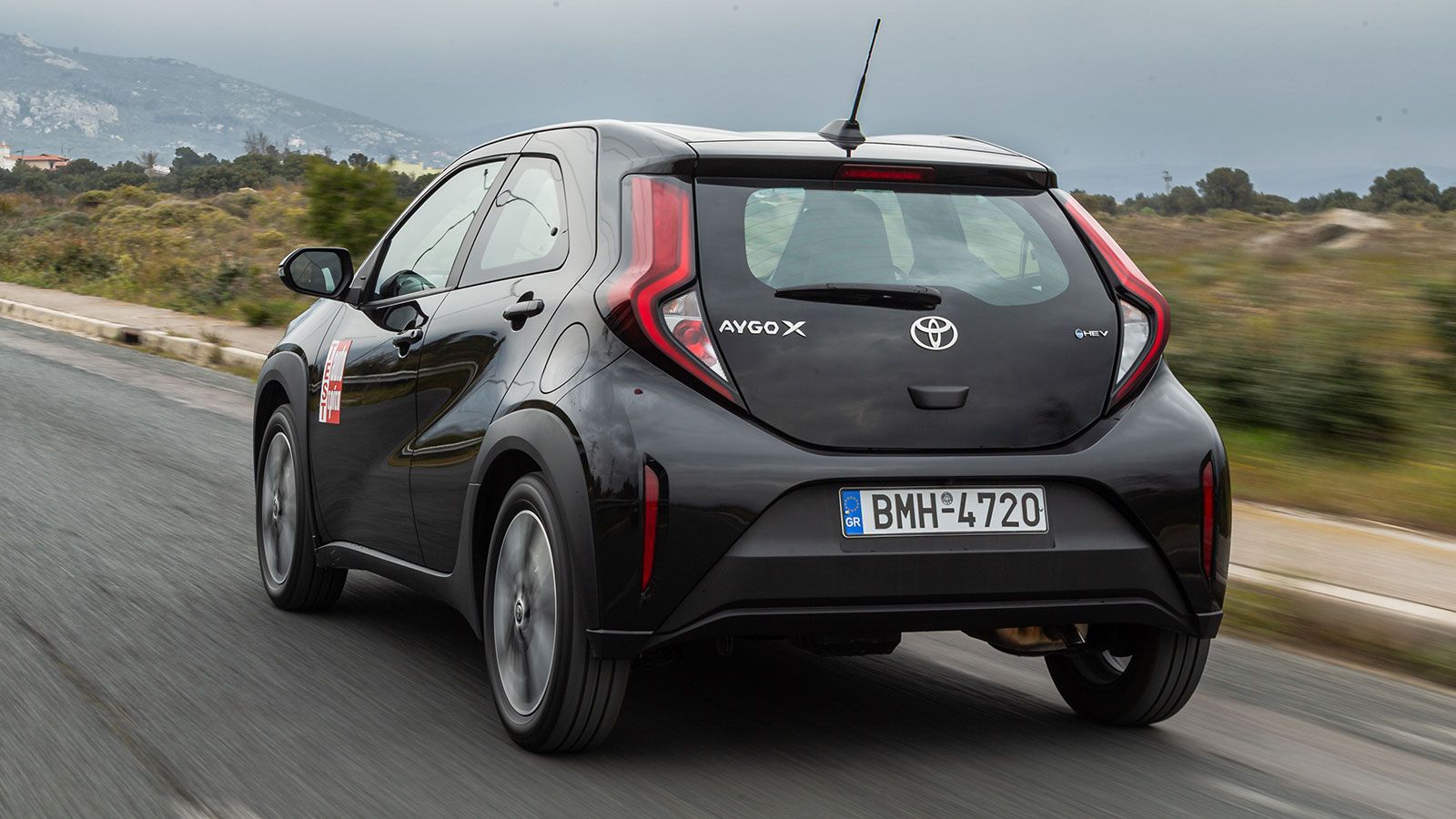 Το νέο Toyota Aygo X είναι το μοναδικό full hybrid μίνι της κατηγορίας και με 116 ίππους συνδυάζει χαμηλή κατανάλωση με επιδόσεις που δεν περιμένεις α