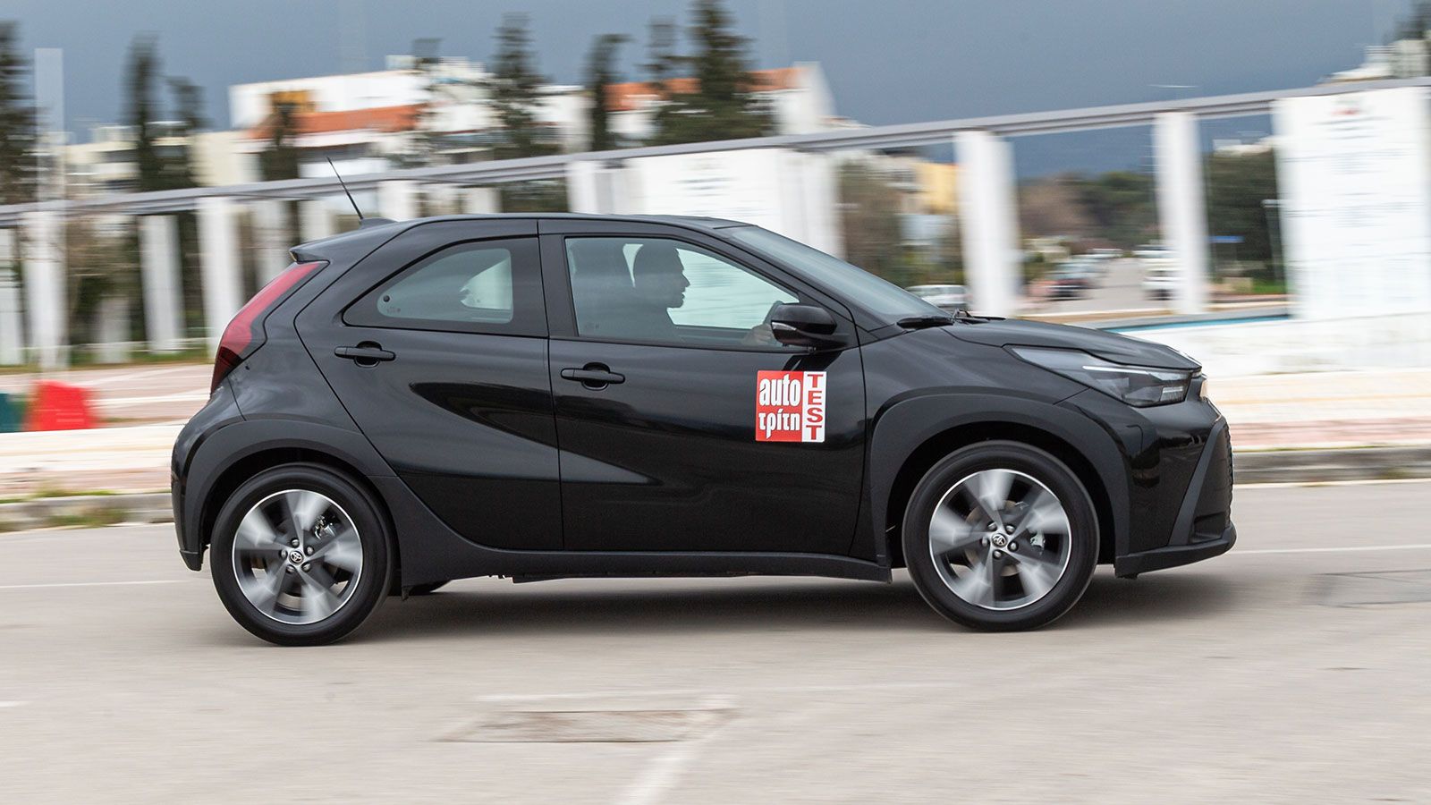 Toyota Aygo X Hybrid: Καίει 3,8 λτ. και είναι το πιο γρήγορο μίνι