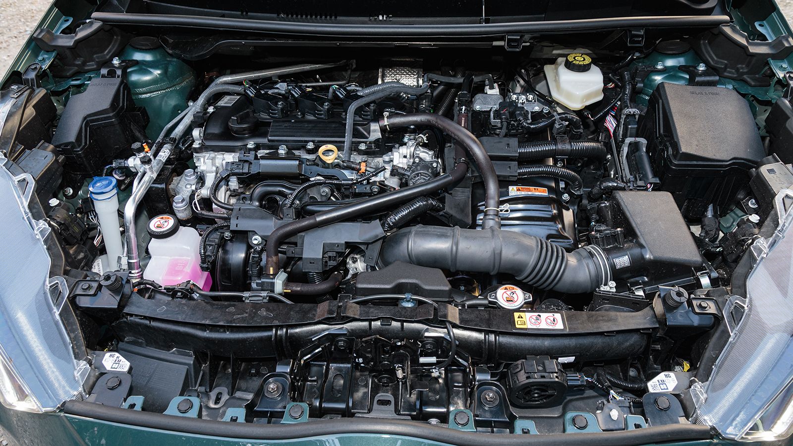Το υβριδικό σύστημα κίνησης του Toyota Yaris του χαρίζει καλές τιμές επιδόσεων, ευχάριστο χαρακτήρα αλλά και πολύ χαμηλές τιμές κατανάλωσης. 