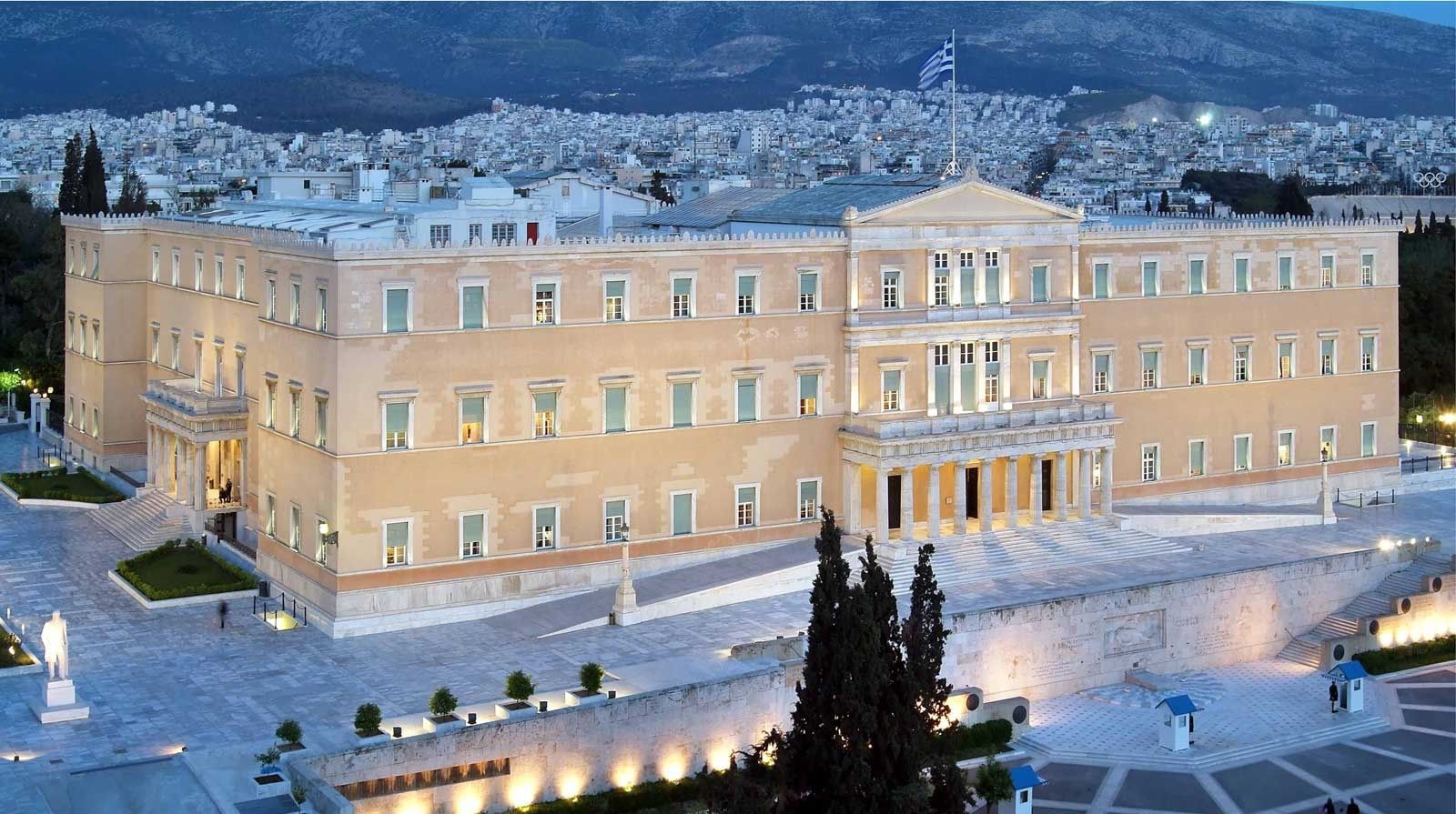 Πόθεν Έσχες 2025: Τι κρύβουν στα γκαράζ τους οι πολιτικοί αρχηγοί;
