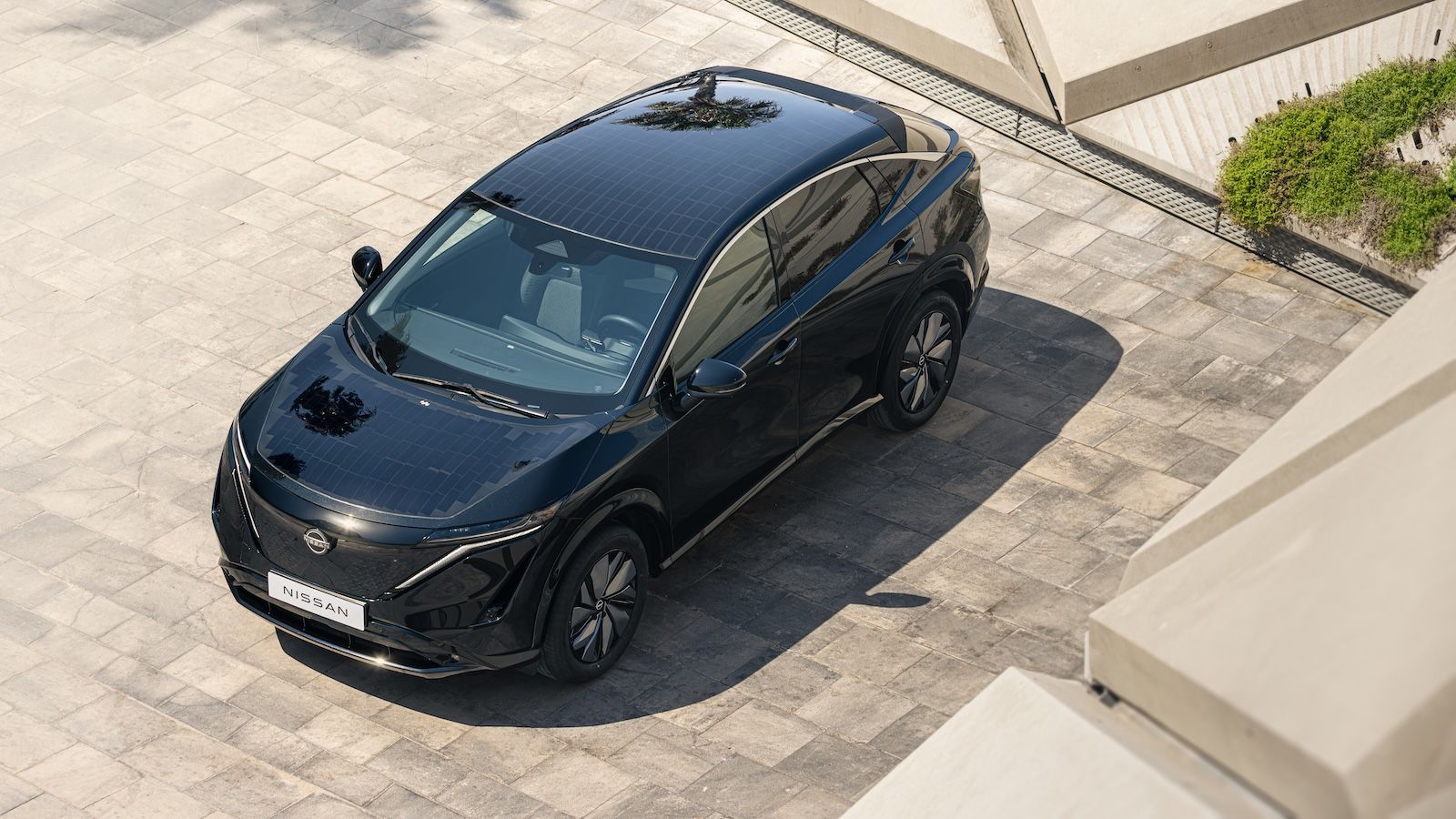 solar-powered Ariya concept
