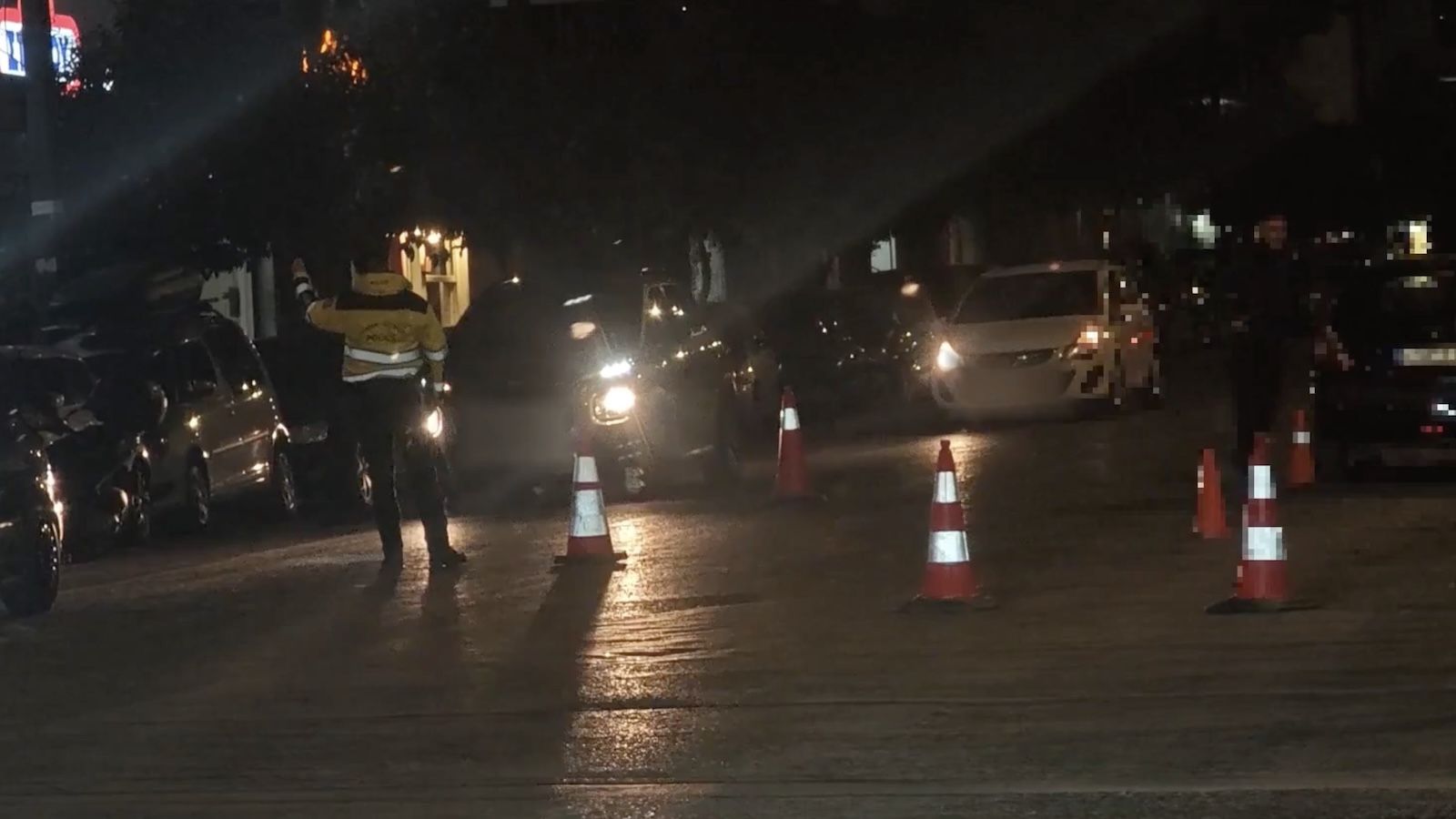 Στήθηκαν μπλόκα σε τέσσερα κομβικά σημεία, καλύπτοντας την οδό Ευτυχίδου, την είσοδο από τη Σπύρου Μερκούρη και τη Βρυάξιδος. 