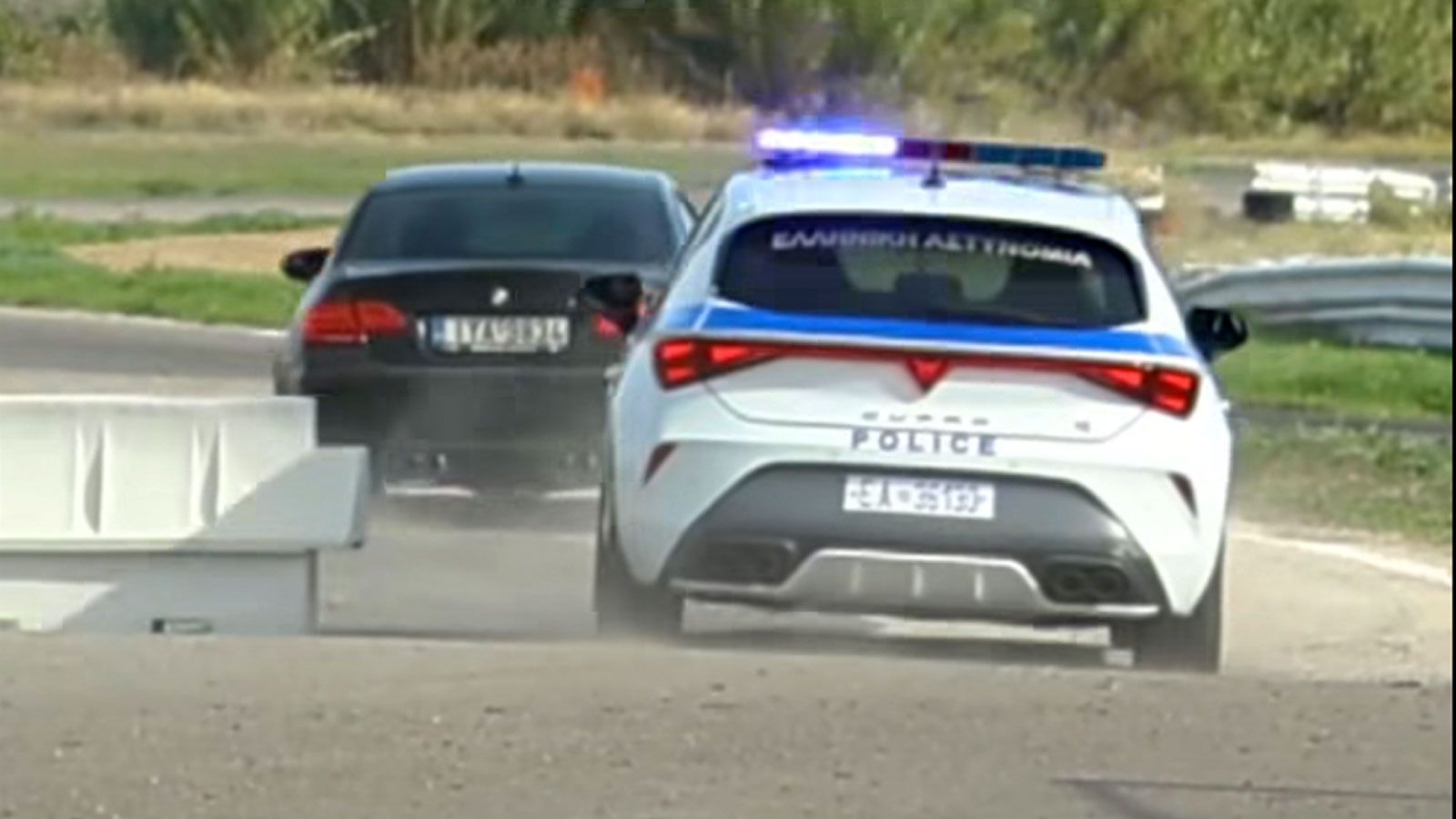 Περιπολικά CUPRA Leon VZ της Αμεσης Δράσης καταδιώκουν BMW M3 - Για ποιο λόγο;