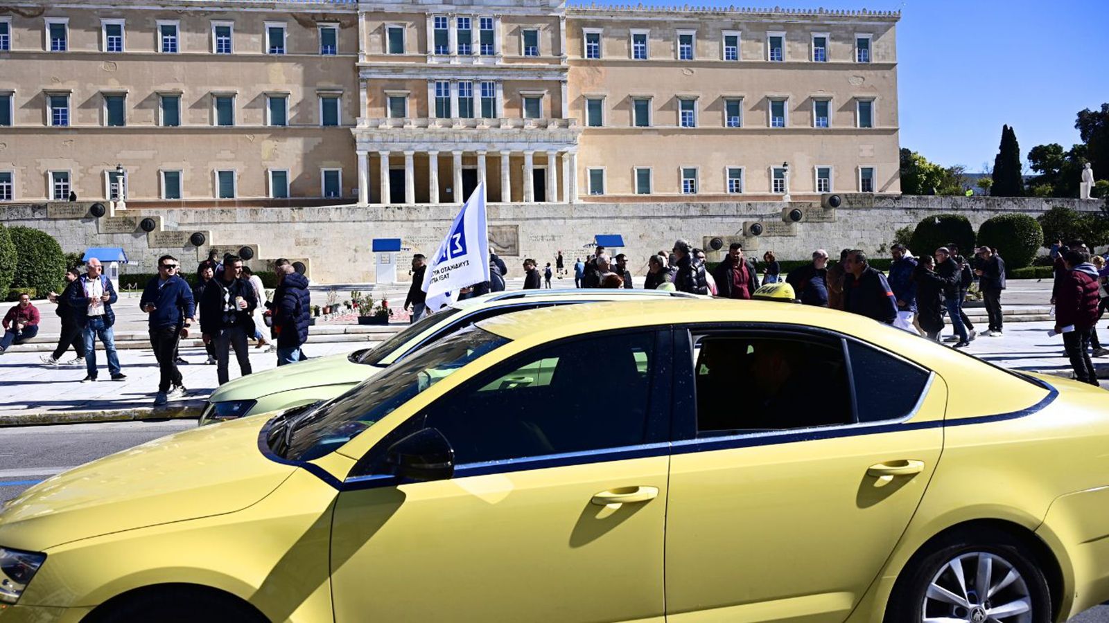 Ταξί: Ξεκινούν απεργία διαρκείας σε όλη τη χώρα από την Τρίτη 17/3