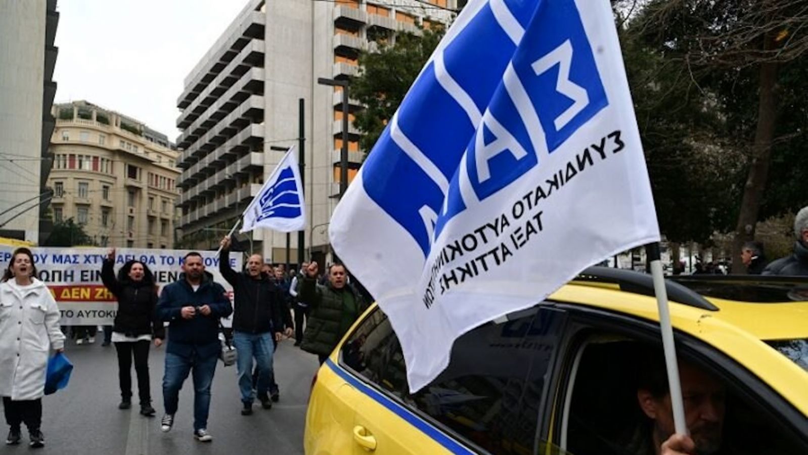 Για σήμερα, Πέμπτη 19 Μαρτίου, το πρόγραμμα των κινητοποιήσεων περιλαμβάνει μαζική συγκέντρωση και πορεία διαμαρτυρίας προς το αεροδρόμιο «Ελευθέριος 