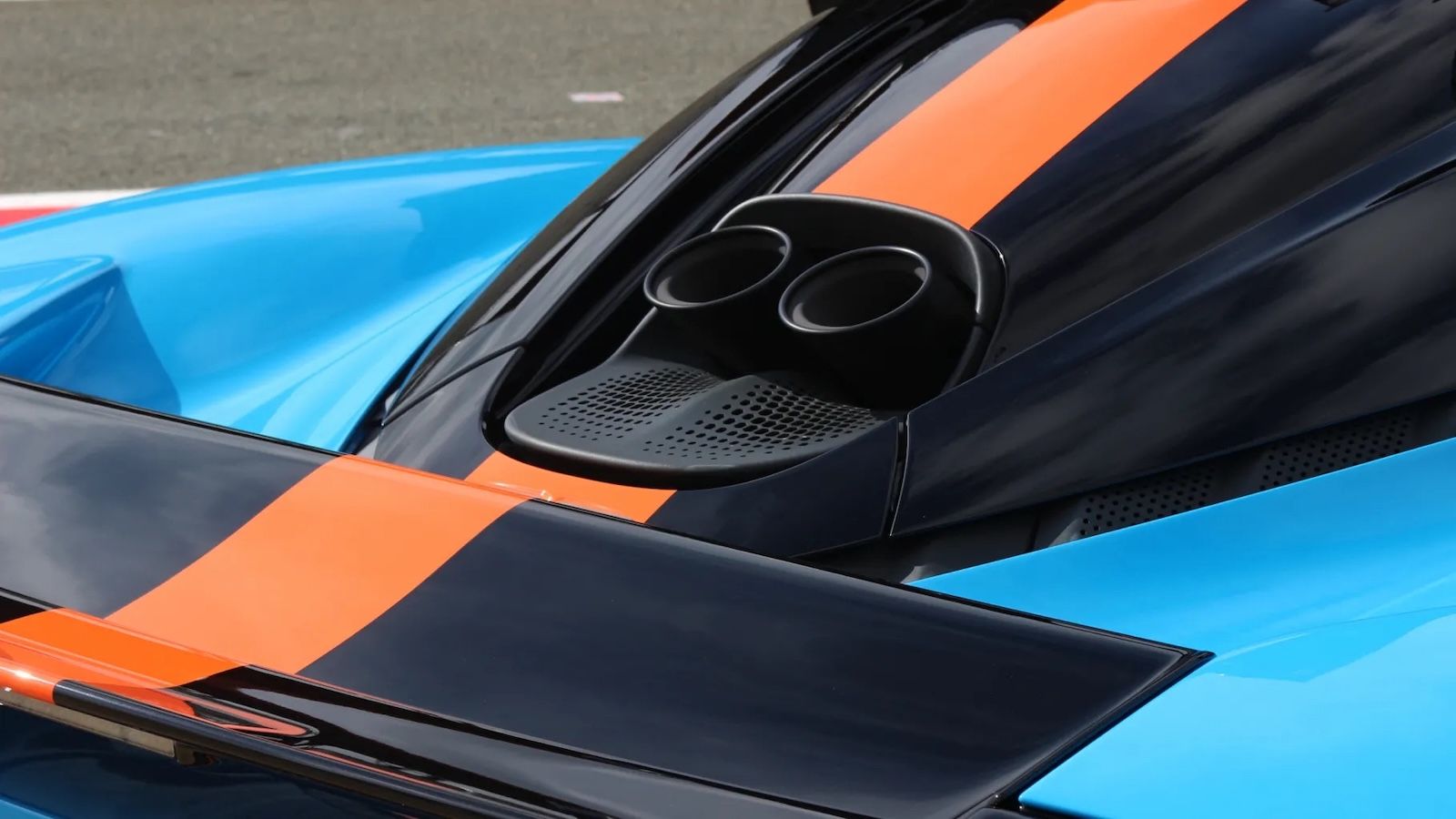 H Aston Martin Valhalla δεν έχει όπισθεν αλλά πάει και πίσω. Πως το κάνει;
