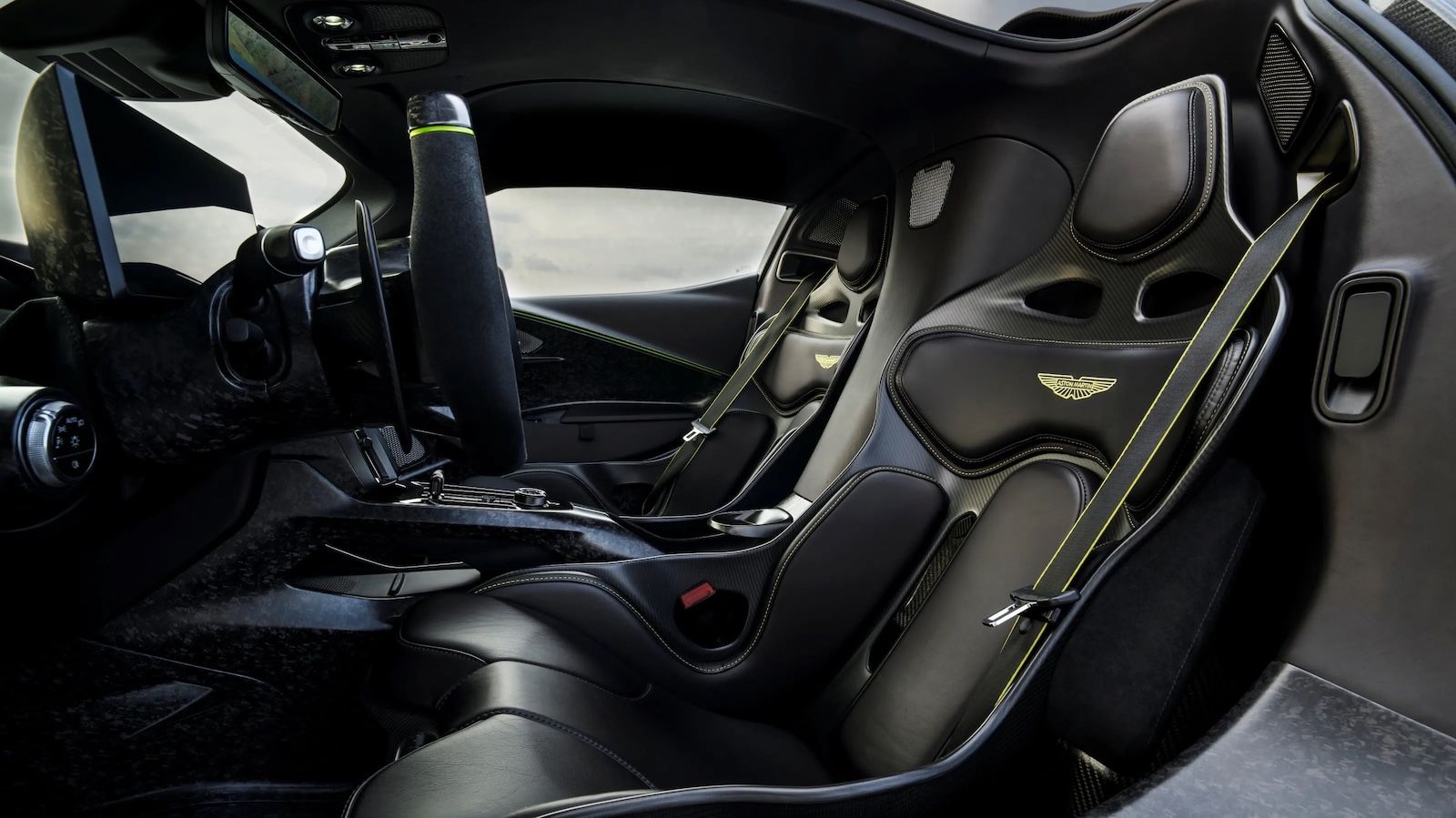 H Aston Martin Valhalla δεν έχει όπισθεν αλλά πάει και πίσω. Πως το κάνει;