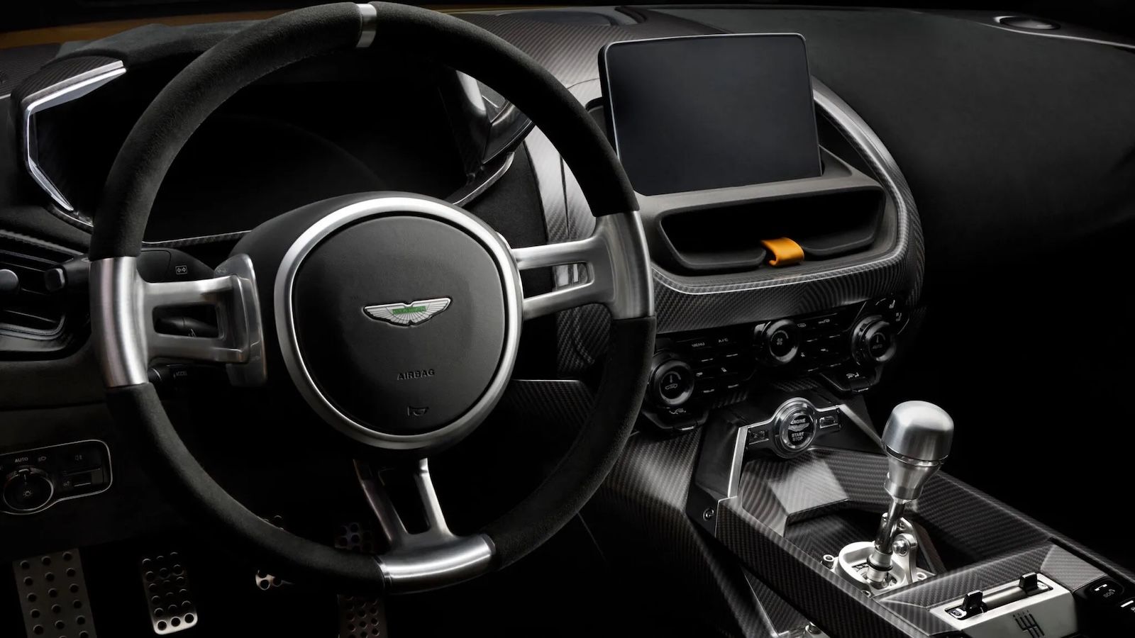 Aston Martin: Θα επαναφέρει το χειροκίνητο κιβώτιο στα μοντέλα της;