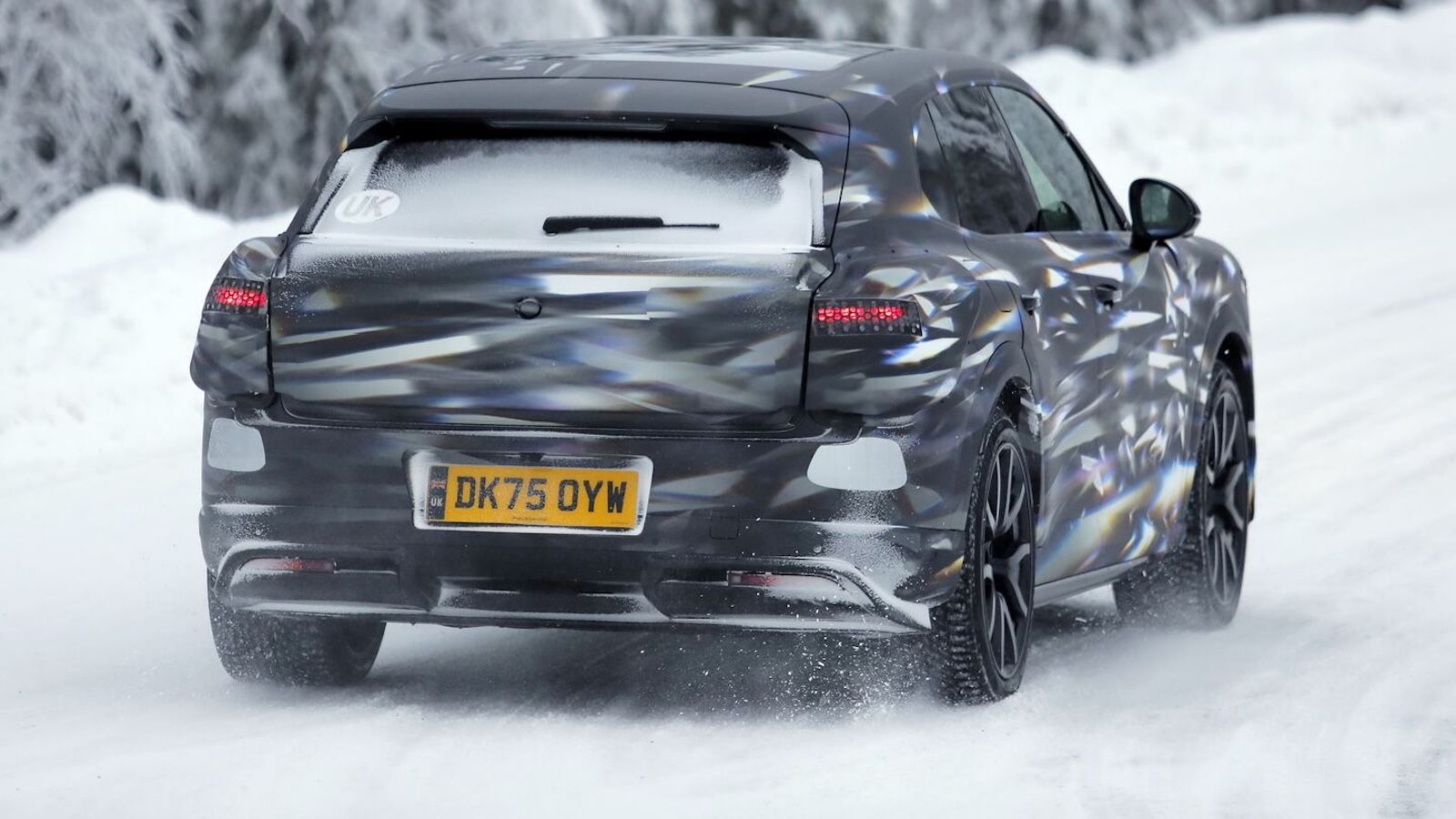 Τα βλέμματα στρέφονται στο στρατόπεδο της Bentley, καθώς το πρώτο αμιγώς ηλεκτρικό μοντέλο της εταιρείας βρίσκεται πλέον σε προχωρημένο στάδιο δοκιμών