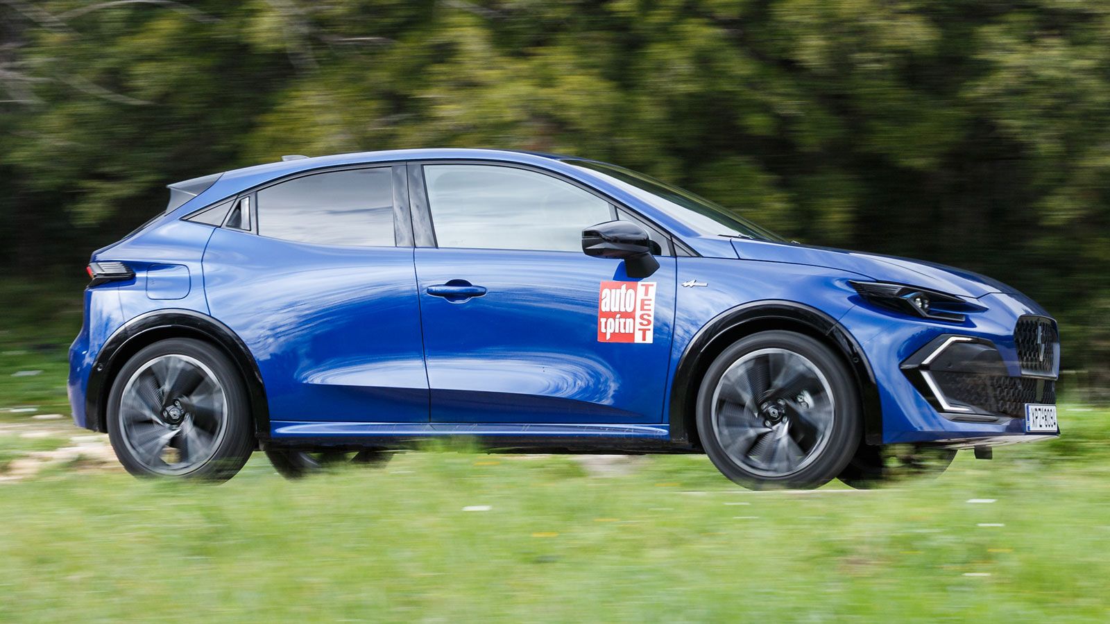 Κάτω από το καπό του Renault Clio βρίσκουμε τον νέο τρικύλινδρο turbo βενζινοκινητήρα 1.199 κ.εκ. TCe, με απόδοση 115 ίππων και ροπή 190 Nm, ο οποίος 