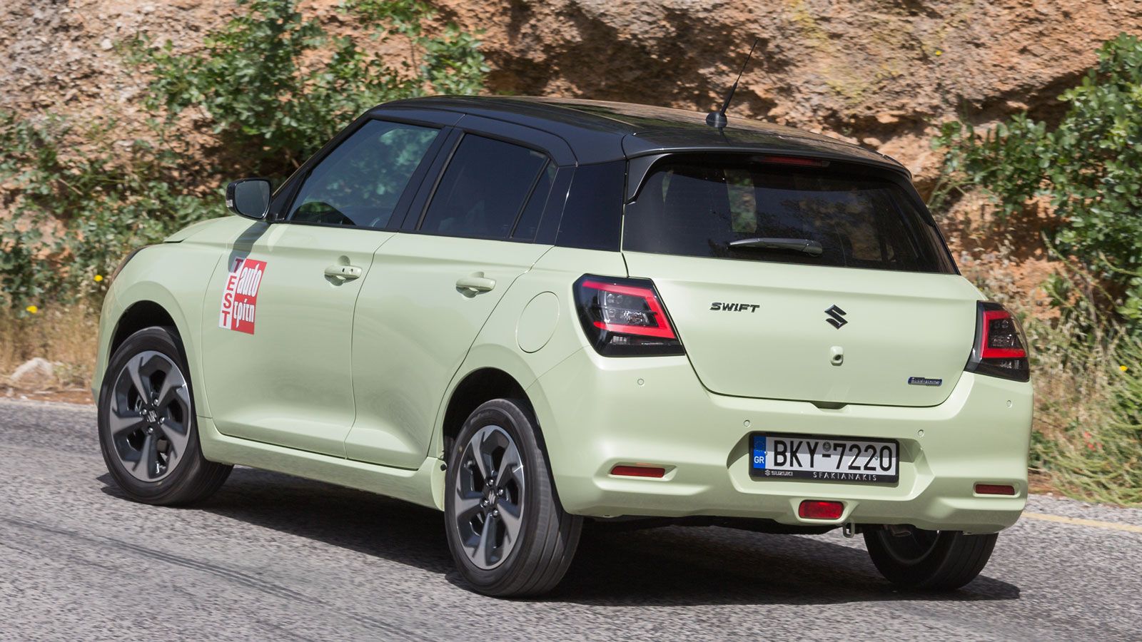 Το Suzuki Swift στοχεύει στην ευκολία χρήσης, χαρακτηριστικό που τονίζεται από το μικρό κύκλο στροφής (9,6 μ.), τις compact διαστάσεις, την καλή περιμ
