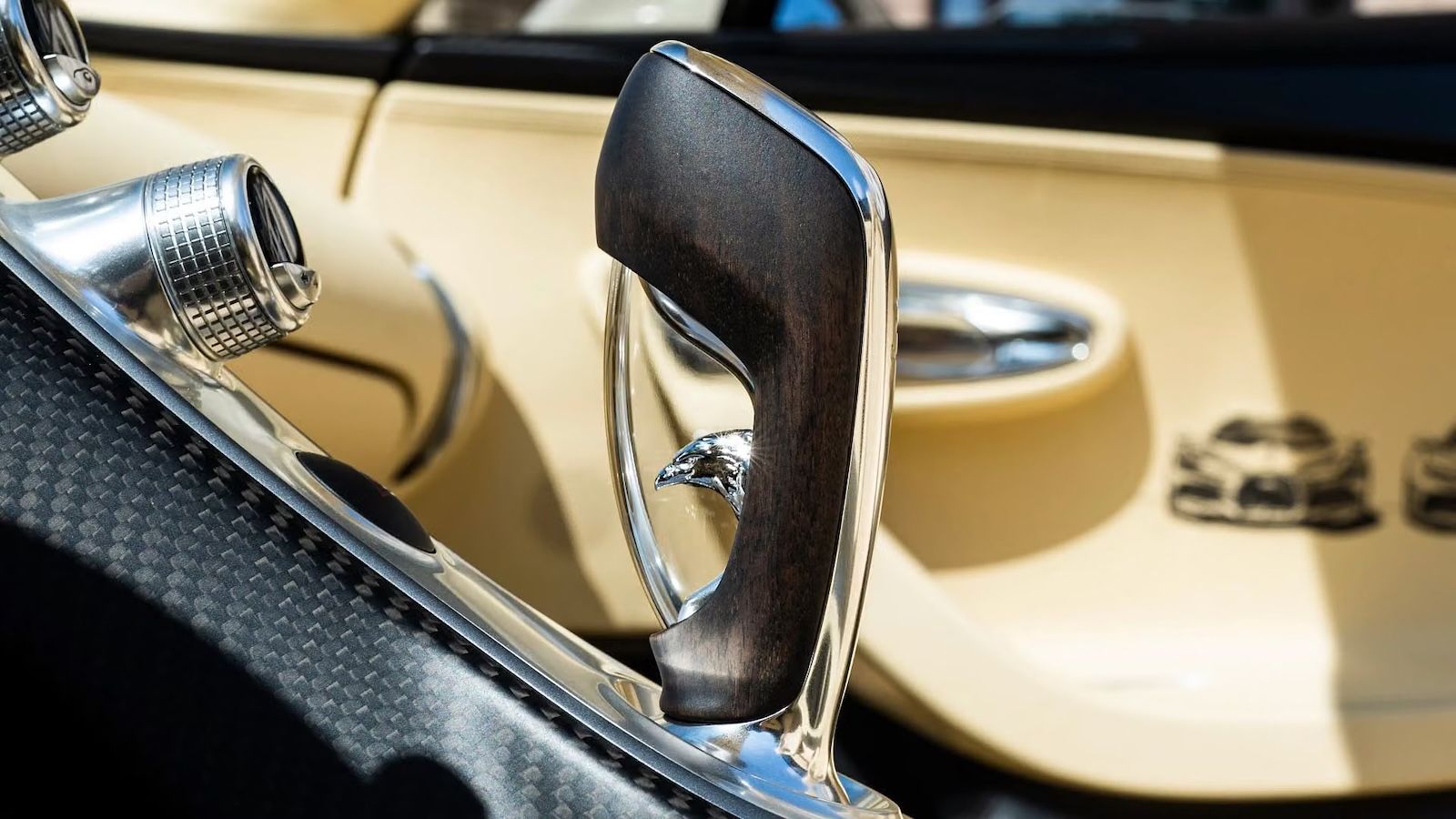 Τέλος εποχής για την Bugatti: Αποκαλύφθηκε η τελευταία W16 Mistral των 1.600 ίππων