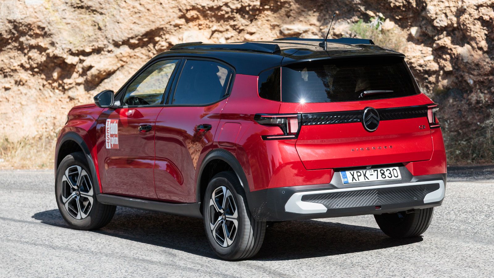 Το C3 Aircross έχει μήκος 4.395 χλστ. και μεταξόνιο 2,67 μέτρων, διαστάσεις που το τοποθετούν κανονικά στα οικογενειακά SUV.