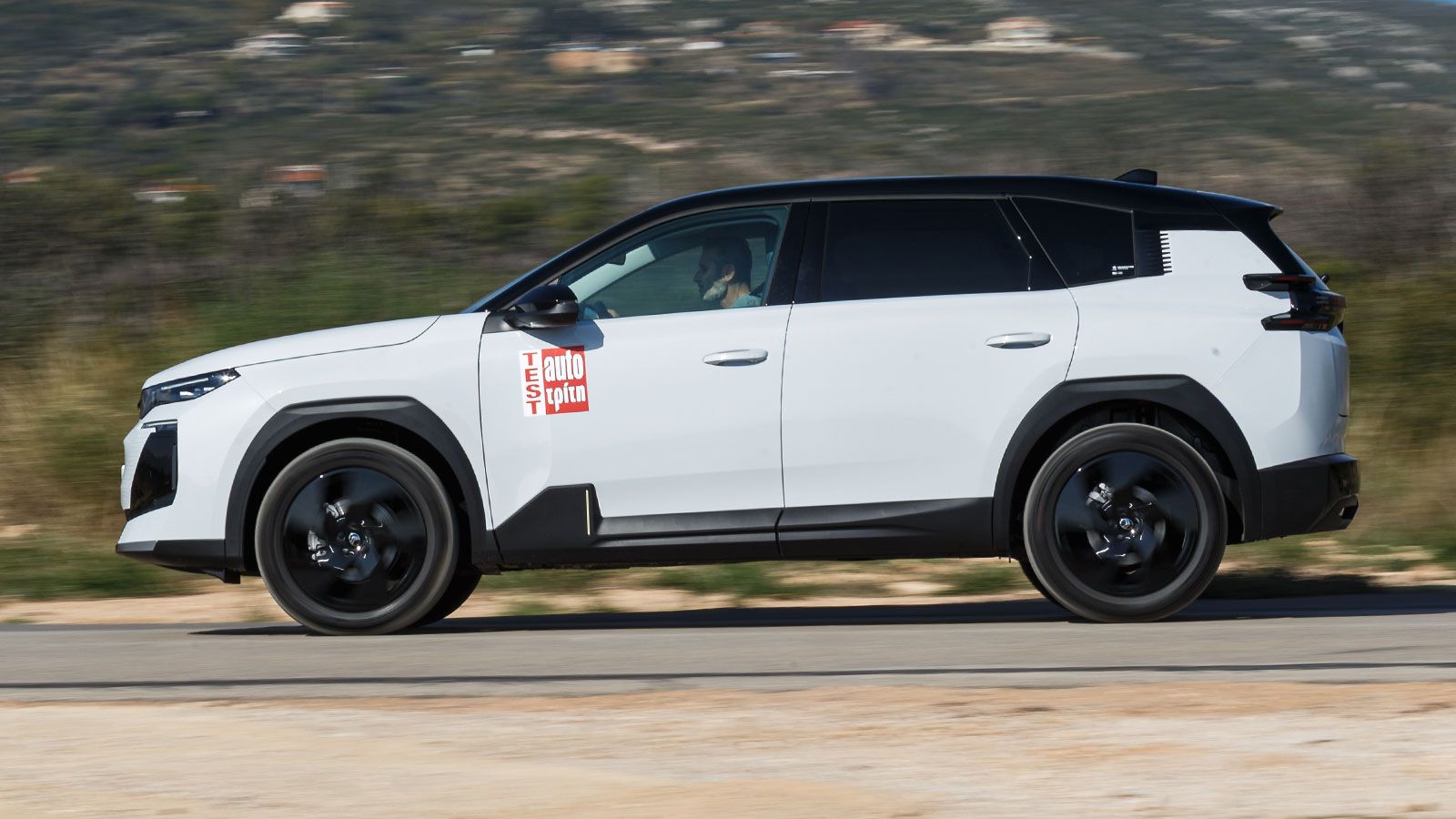 Το Citroen C5 Aircross  «καταπίνει» τις κακοτεχνίες των ελληνικών δρόμων και έχει χαμηλό επίπεδο θορύβου στο ταξίδι, χάρη στην πατέντα της ανάρτησης μ