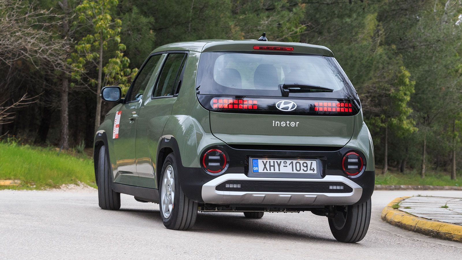 Το Hyundai Inster είναι το ιδανικό ηλεκτρικό πόλης, με κορυφαία κατανάλωση, μεγάλη μπαταρία για την κατηγορία του και έως 480 χλμ. αυτονομία σε αστικέ