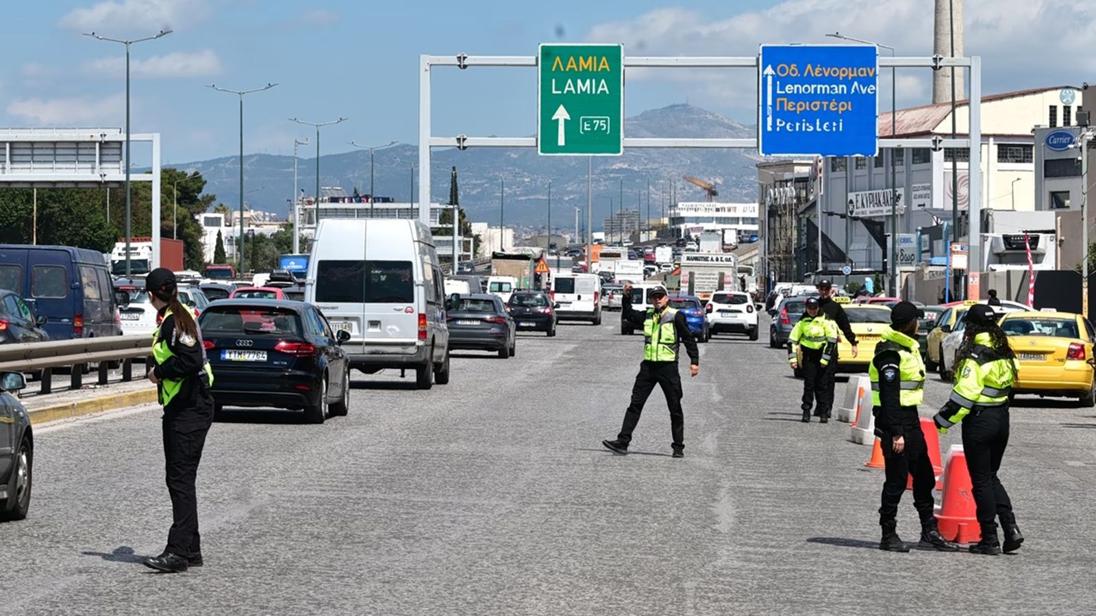 Αθήνα: 17 συλλήψεις μεθυσμένων οδηγών - 148 οχήματα σε γερανό