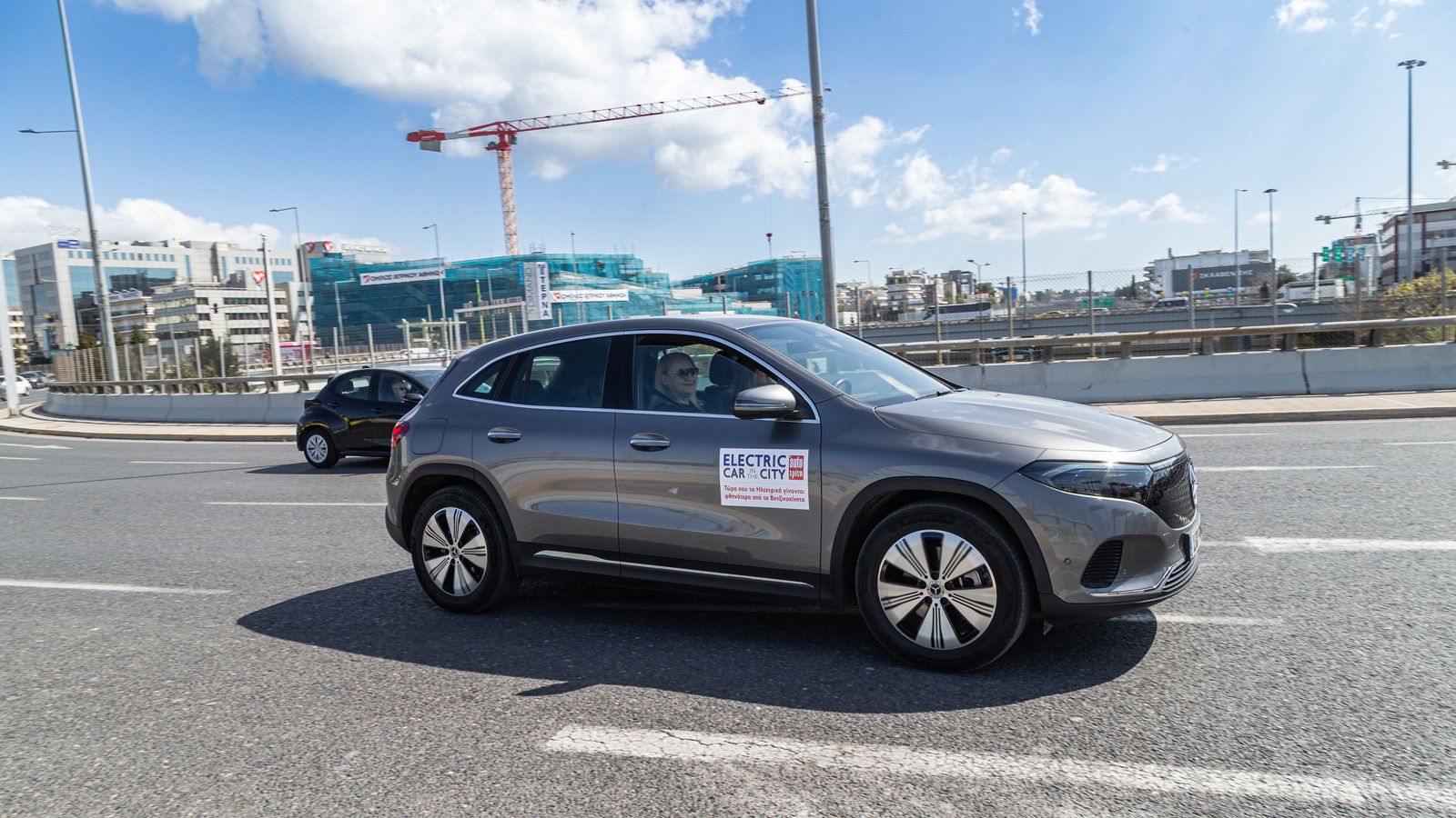 Mercedes EQA 250+: Κυρία και στην πόλη