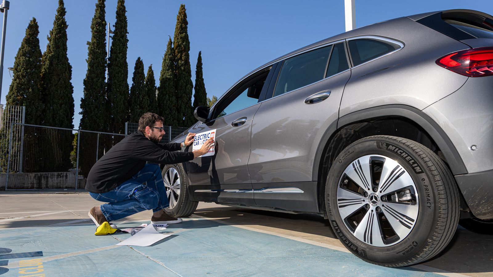 Mercedes EQA 250+: Κυρία και στην πόλη