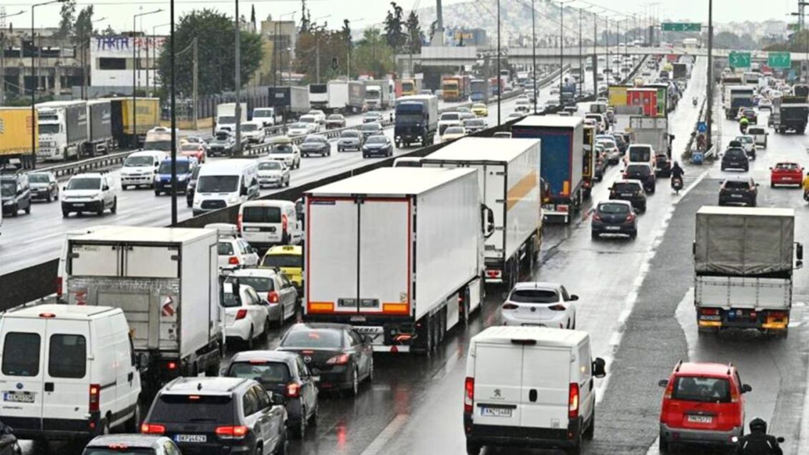 Κηφισός: Τέλος στις σκέψεις για απαγόρευση των φορτηγών
