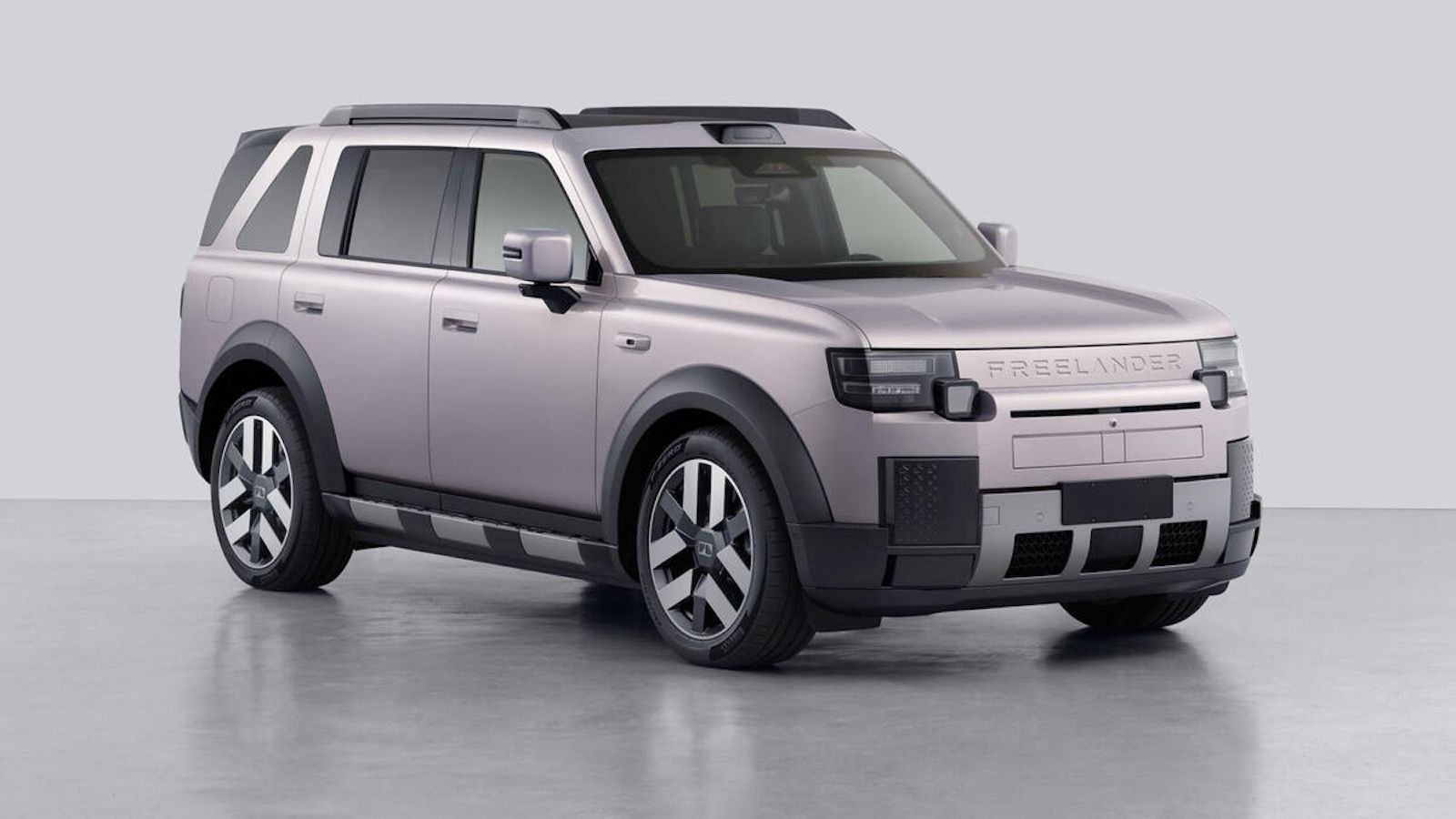 Εξωτερική σχεδίαση του νέου Freelander 8 παραγωγής με αισθητήρα LiDAR στην οροφή.
