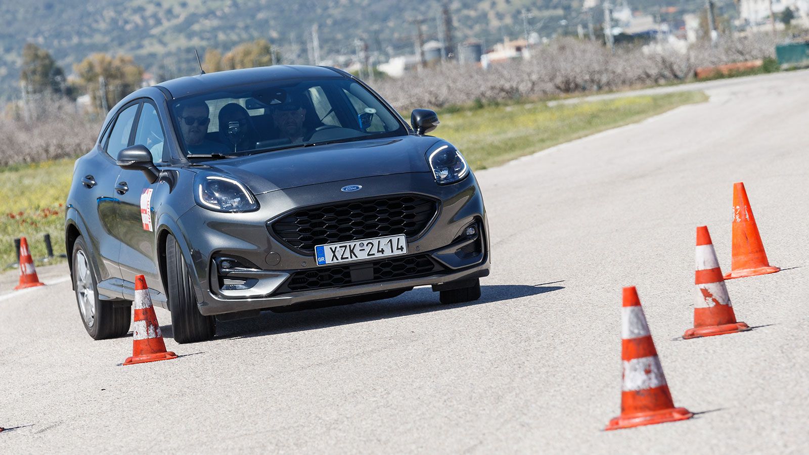 Στις δοκιμές του AutoΤρίτη Test Center με ελαστικά διάστασης 215/55 R17 αυτοκίνητο αναφοράς είναι το Ford Puma.