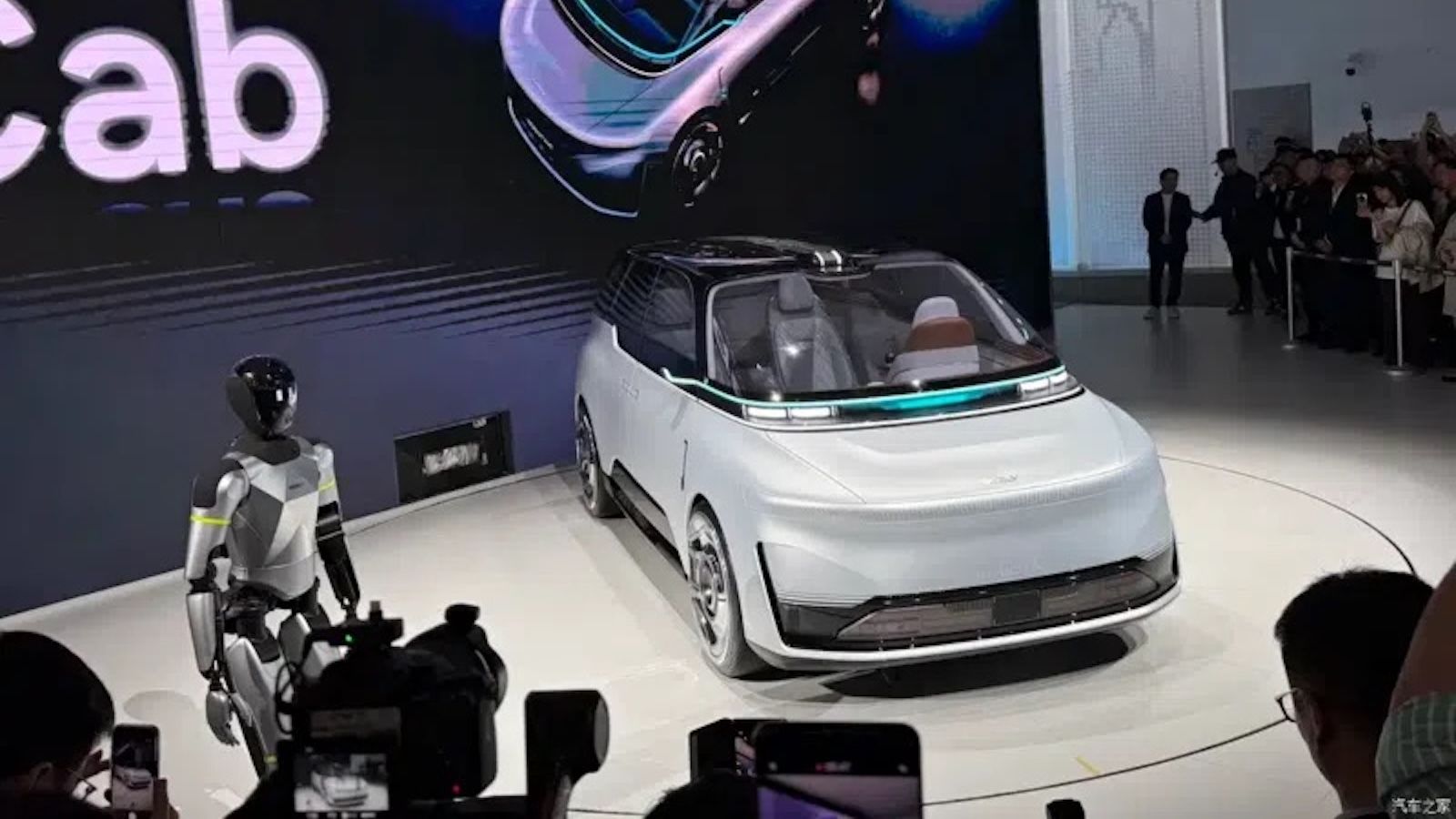 Η Geely παρουσίασεε το Eva Cab, το πρώτο κινεζικό Robotaxi χωρίς τιμόνι