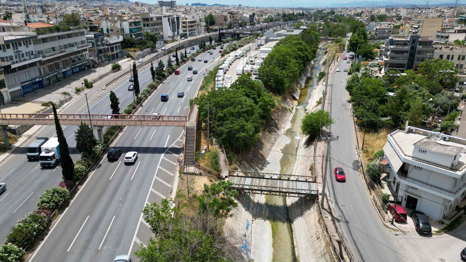 Το σημείο που τοποθετήθηκε η νέα πεζογέφυρα στον Κηφισό. 