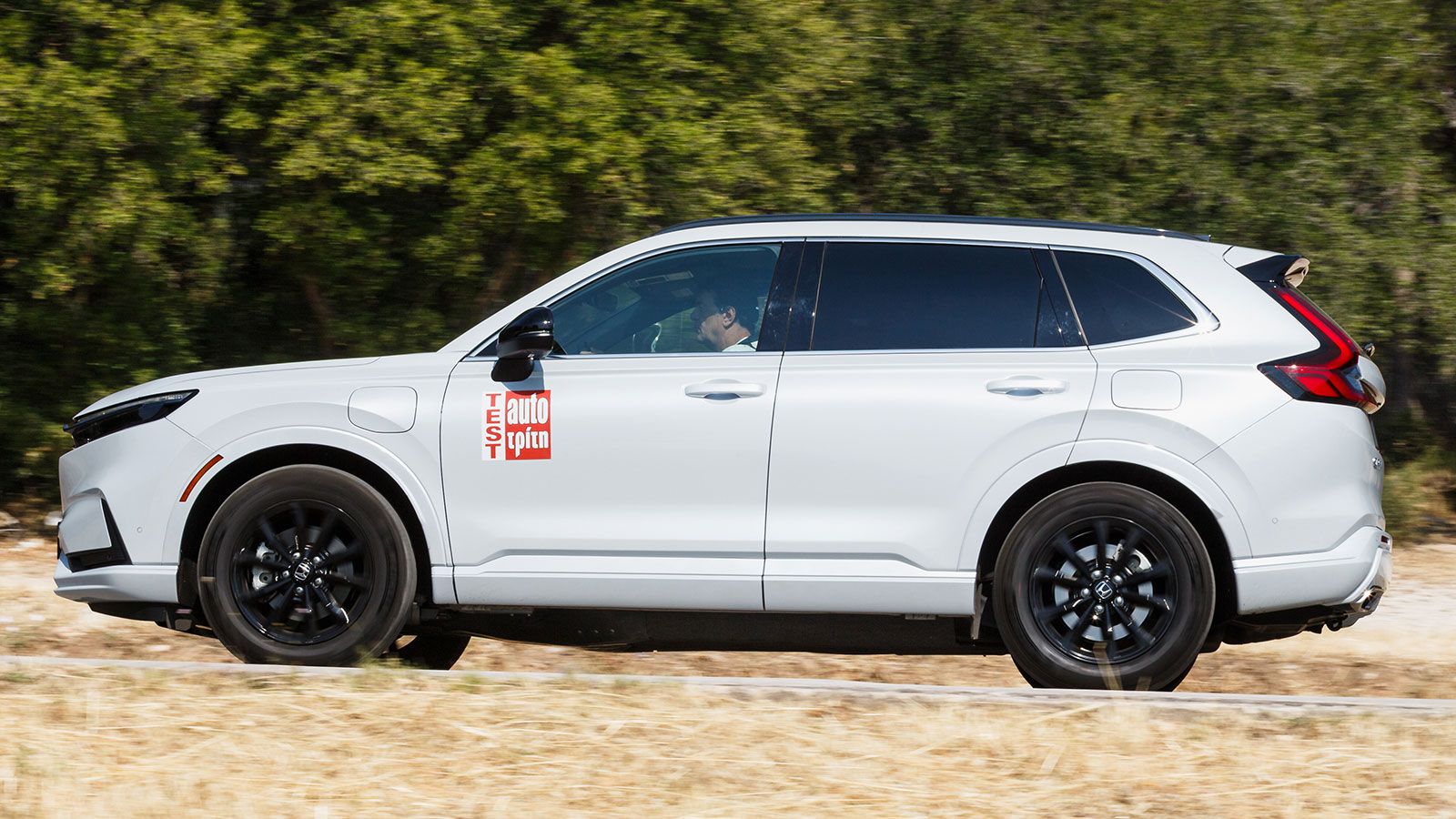 Το Honda CR-V στον αυτοκινητόδρομο ταξιδεύει με χαρακτηριστική άνεση, αφού η ανάρτηση απορροφά αποτελεσματικά τις ανωμαλίες.