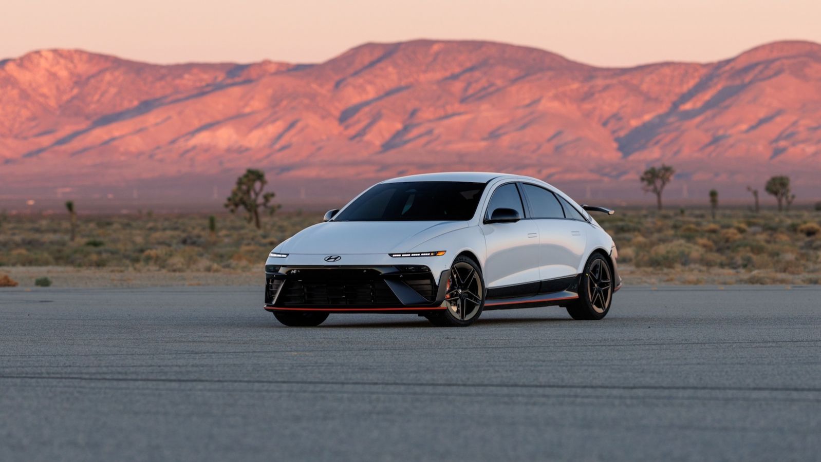 Nürburgring: Το Hyundai Ioniq 6 N των 650 ίππων τα βάζει με το Nissan GT-R R35