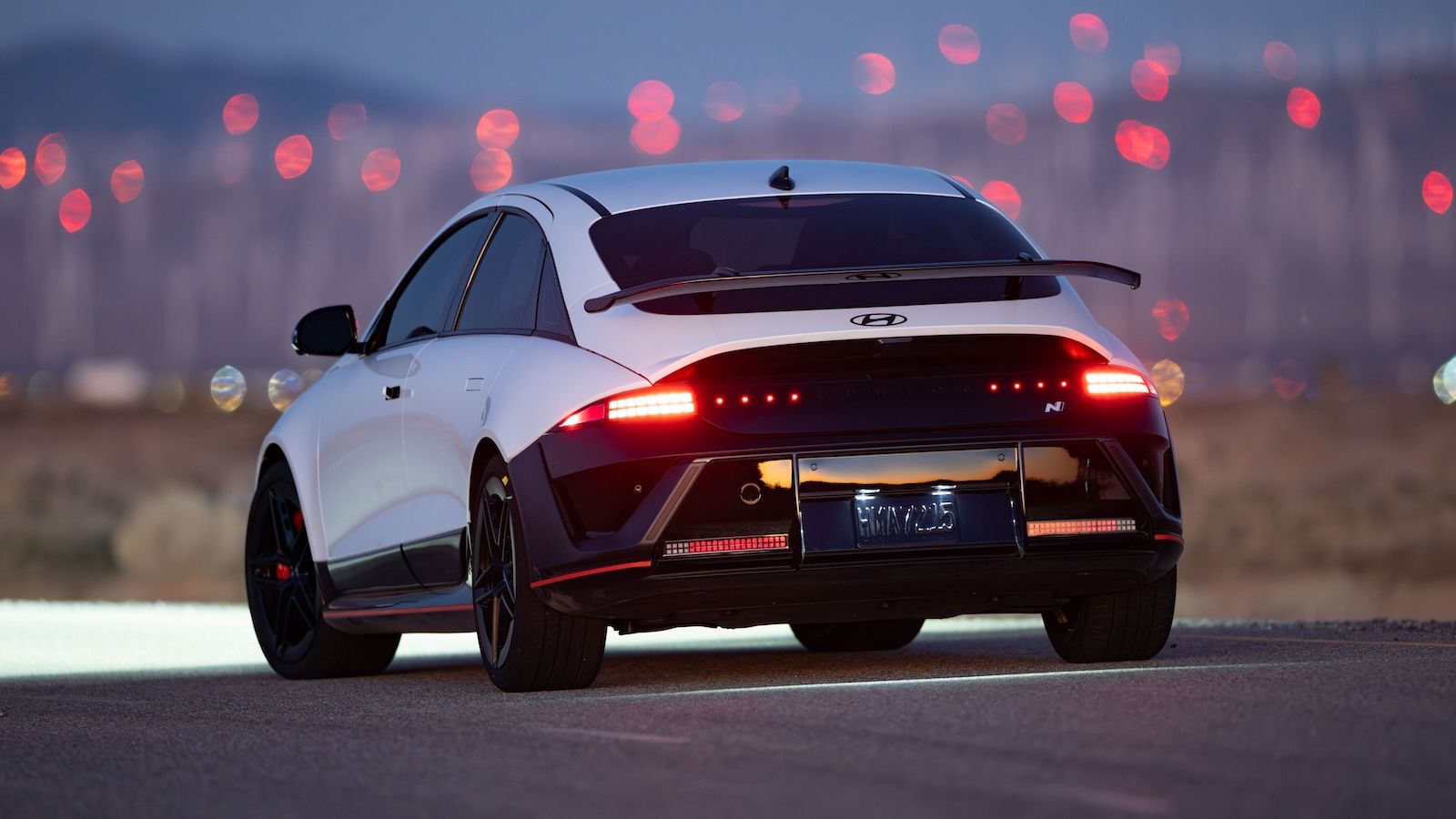 Nürburgring: Το Hyundai Ioniq 6 N των 650 ίππων τα βάζει με το Nissan GT-R R35