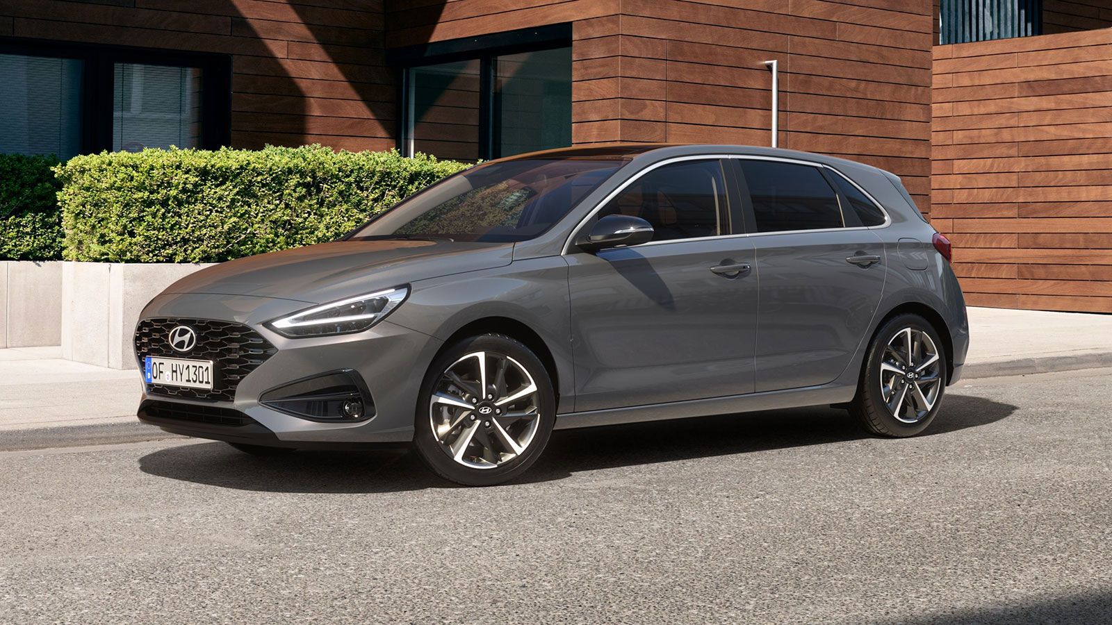 Το Hyundai i30 προσφέρεται και στις 3 εκδόσεις αμαξώματός του σε τιμές που ξεκινούν κάτω από τις 25 χιλιάδες ευρώ.