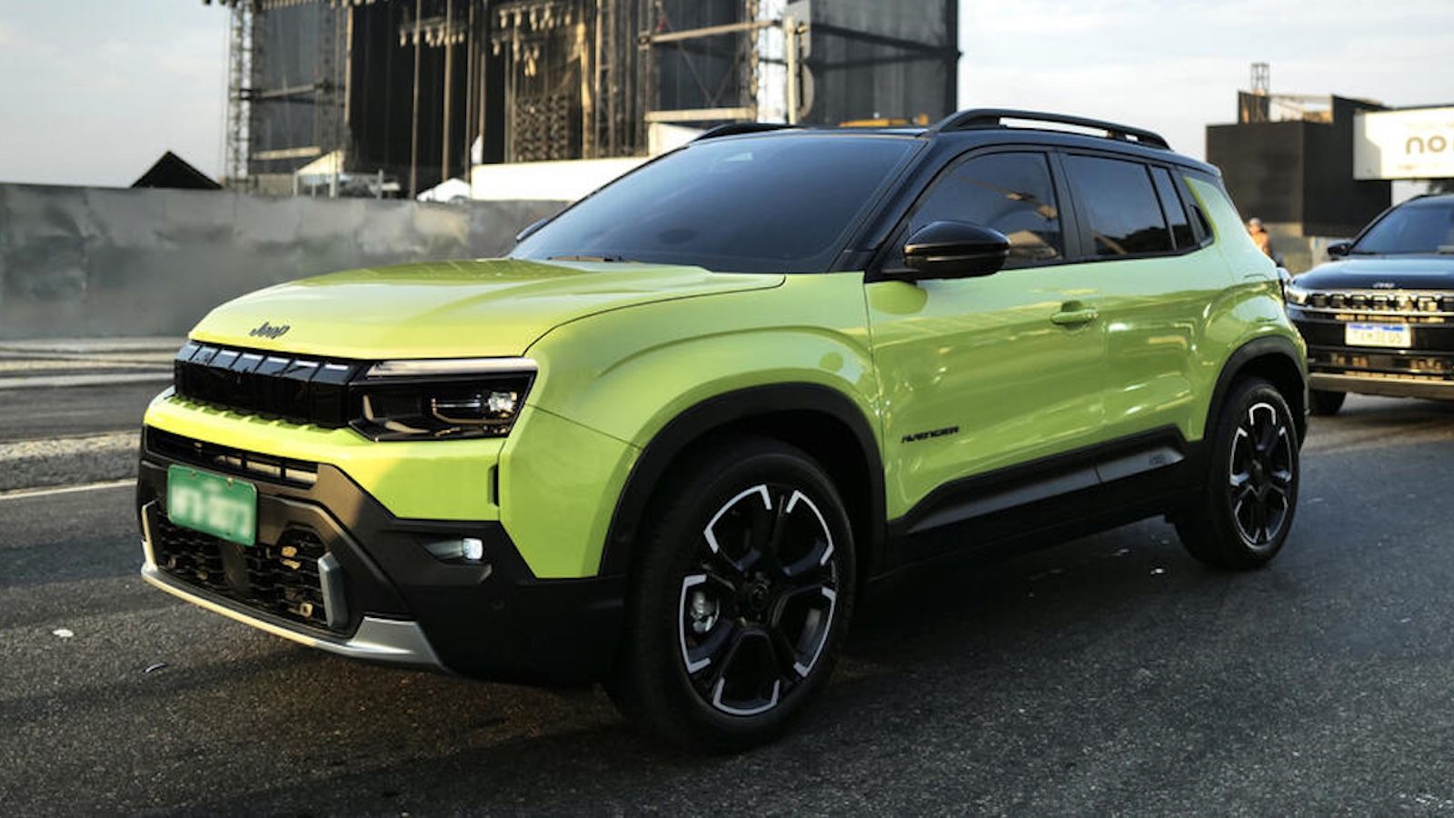 Jeep Avenger 2026 driving shot brasil