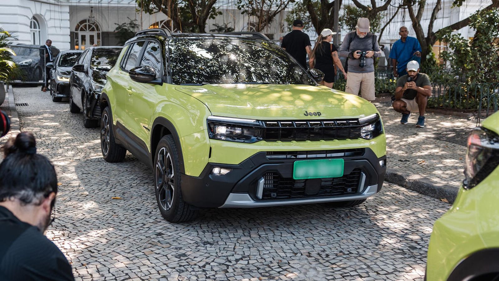Jeep Avenger: Αποκαλύφθηκε με φωτιζόμενη γρίλια και φρέσκια εμφάνιση